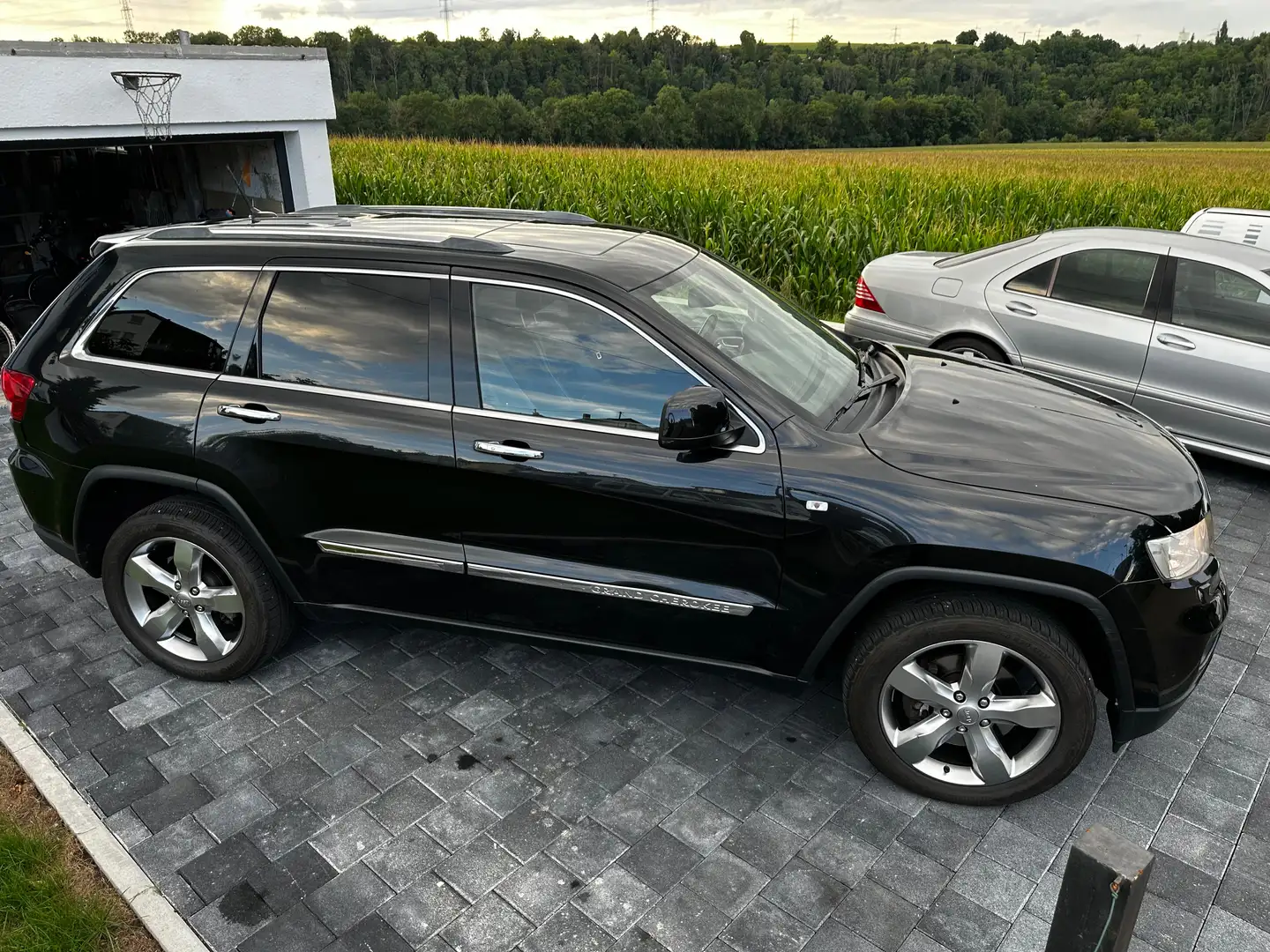 Jeep Grand Cherokee 3.0 CRD Overland***1.Hand*** Mehrwertsteuer Schwarz - 2