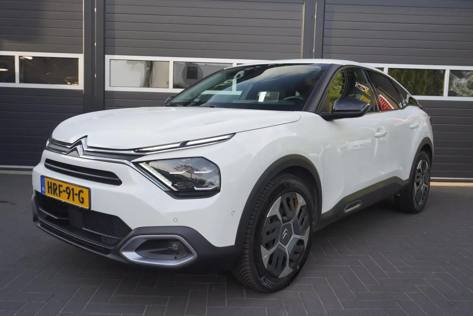 Citroen C4 1.2 Puretech Aut/Camera/Navi/Carplay/Park.sensoren Wit - 1