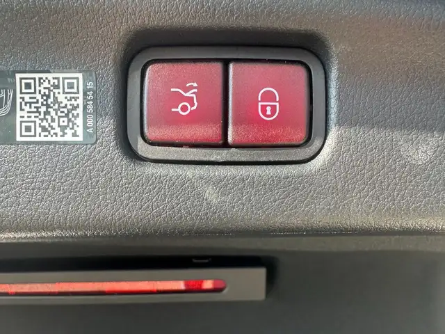 Mercedes-Benz C 300 de 4MATIC mit EQ Hybrid Technologie AMG Ansicht 8