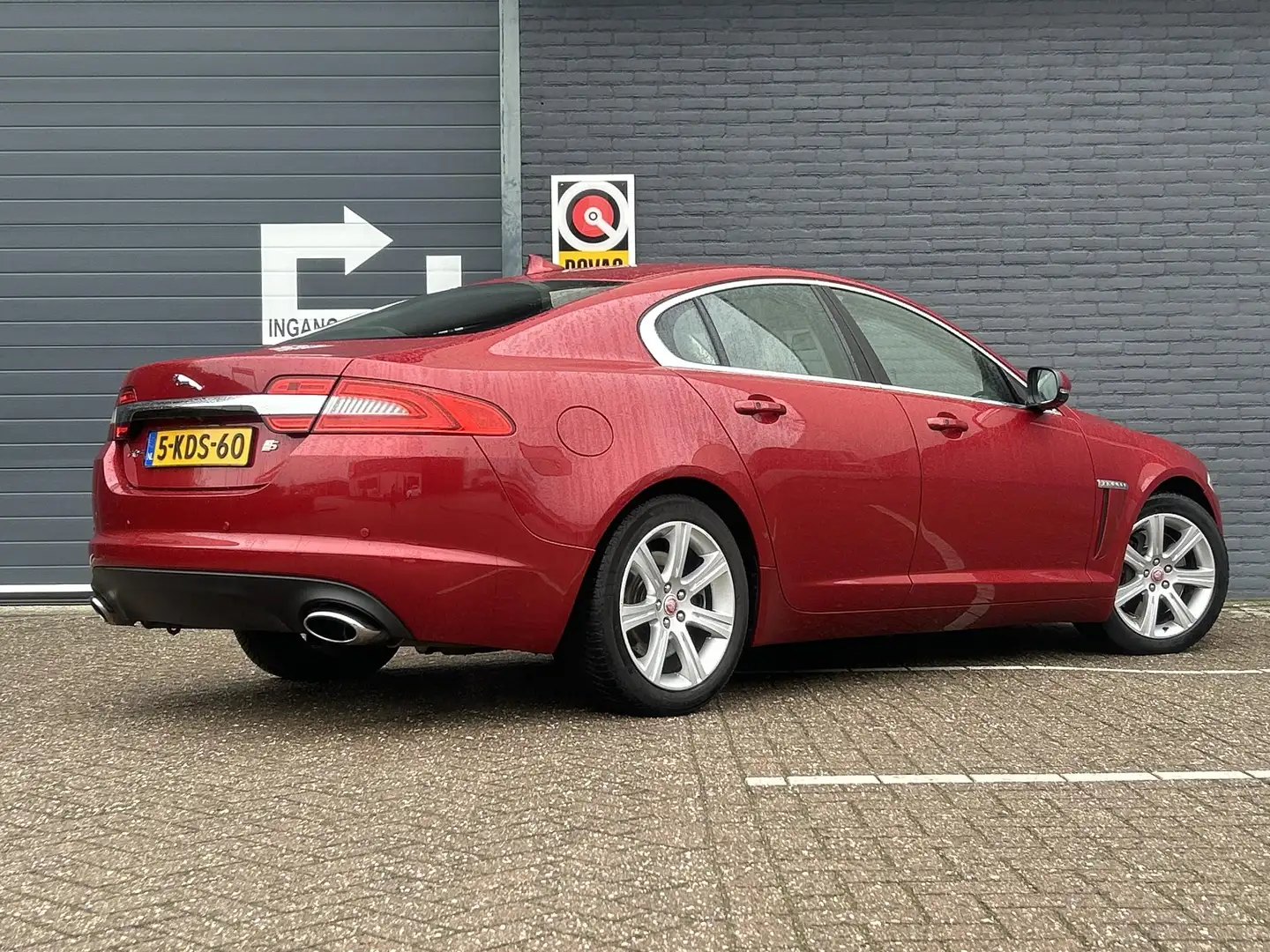 Jaguar XF 3.0D S Premium Business Edition | Leder | Pano | C Rood - 2