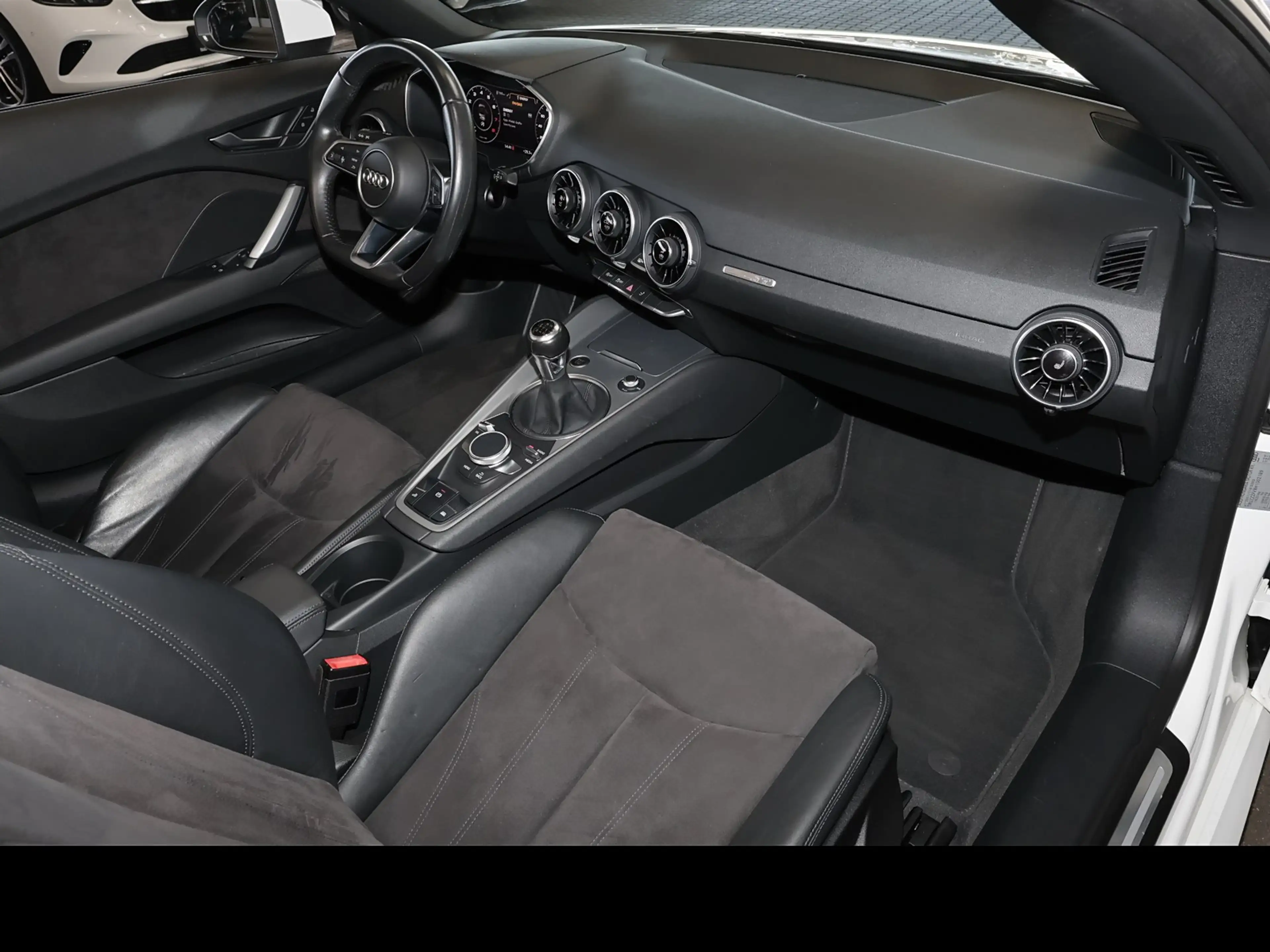Audi TT 1.8 TFSI Roadster — photo 9
