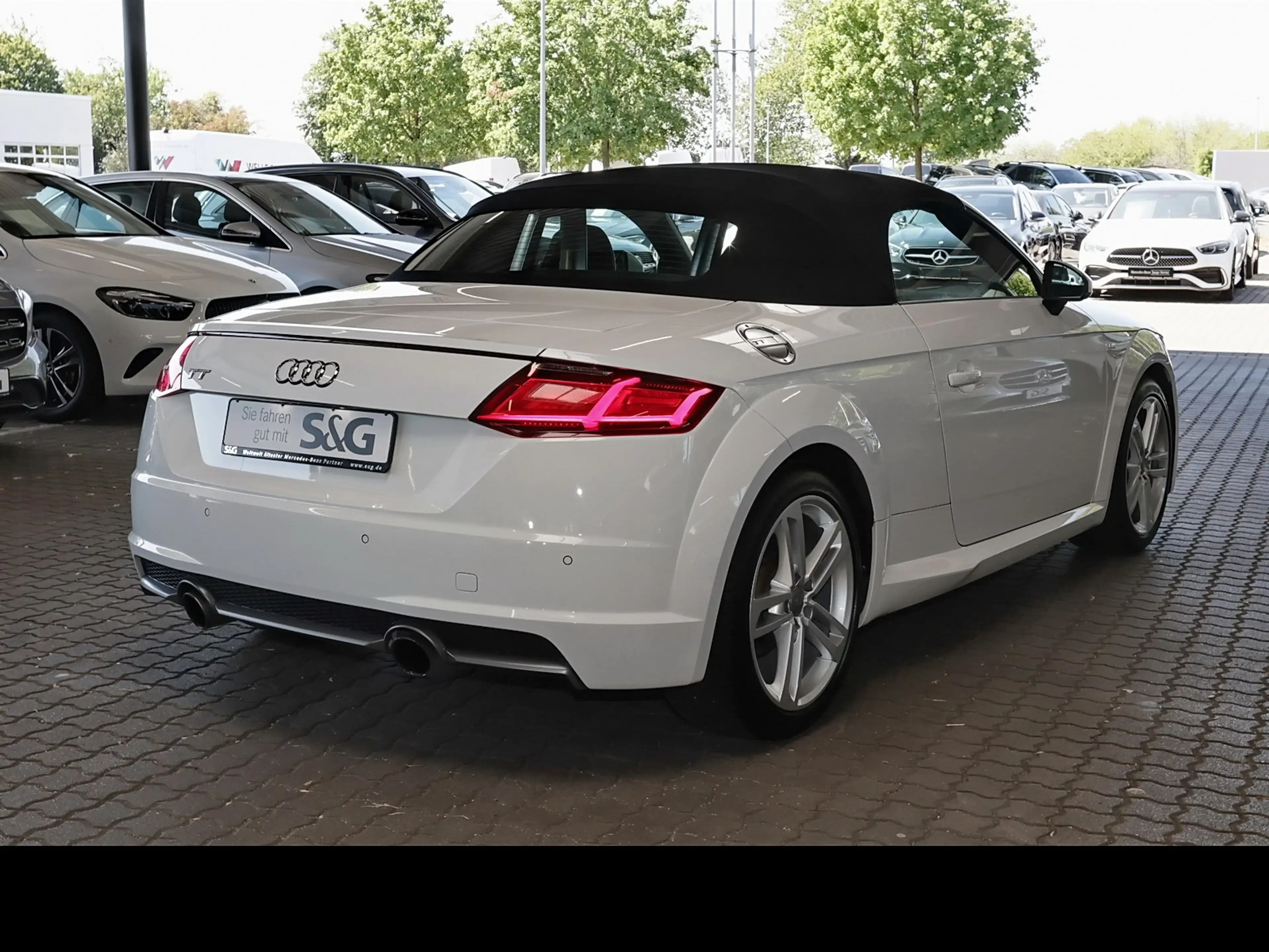 Audi TT 1.8 TFSI Roadster — photo 12