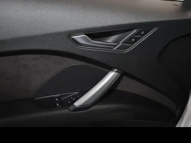 Audi TT view 10