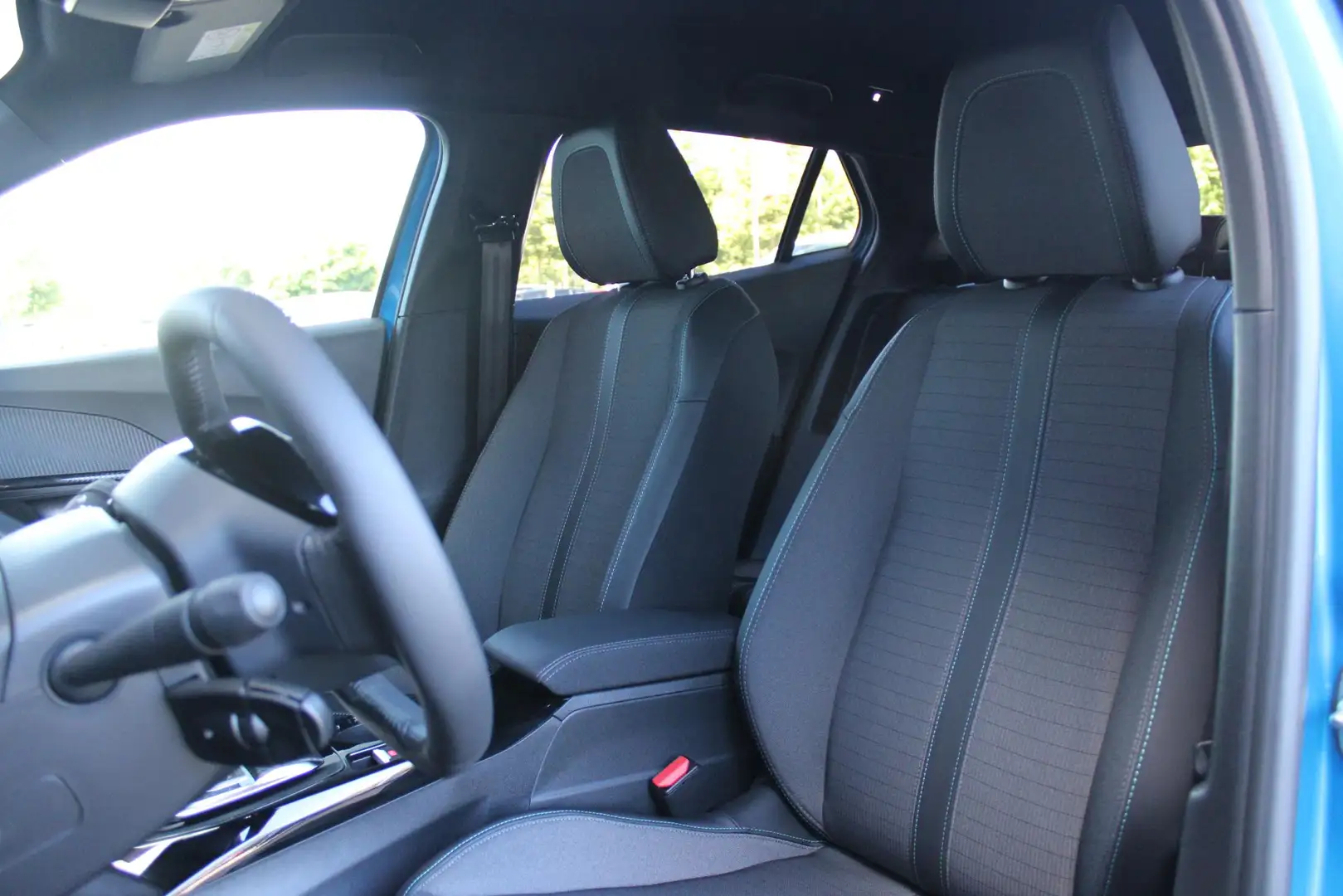Peugeot e-2008 EV 136PK AUTOMAAT ALLURE PACK 50 kWh 3-FASE | ACHT Modrá - 2