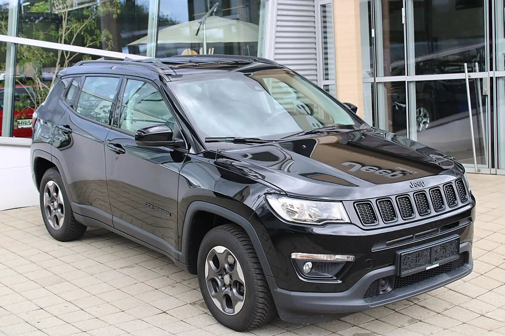 Jeep Compass 1.3 Multiair Night Eagle T4 FWD 6MT Schwarz - 1