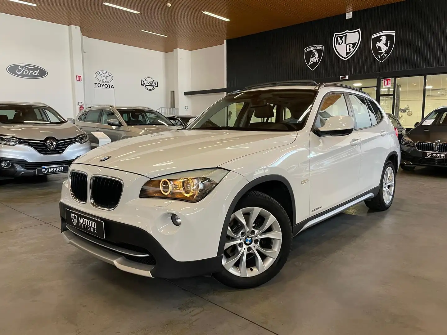 BMW X1 X1 E84 sdrive18d Futura White - 1