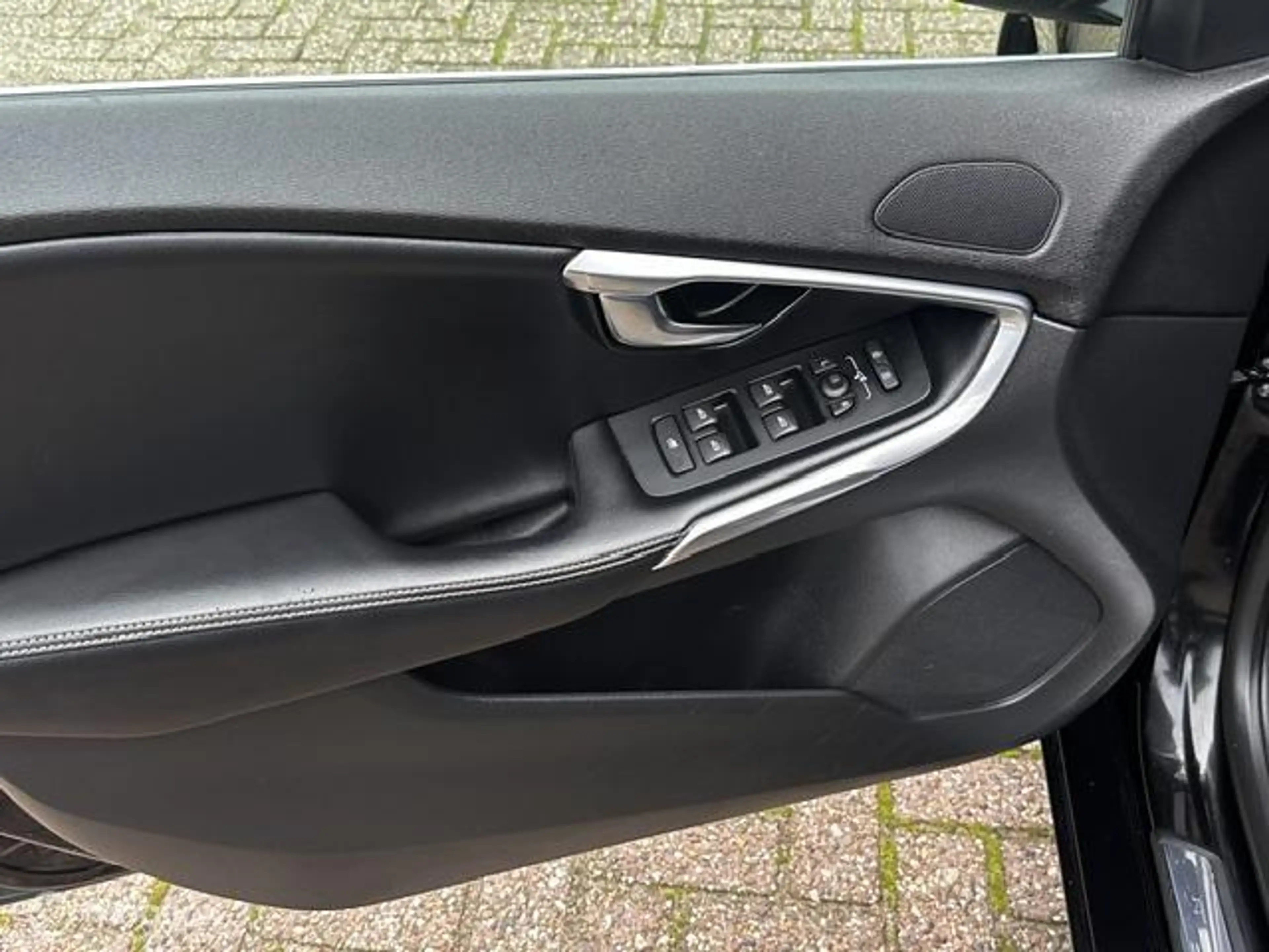 Volvo V40 2.0 T4 R-Design / Panoramadak / Vol leder — photo 4