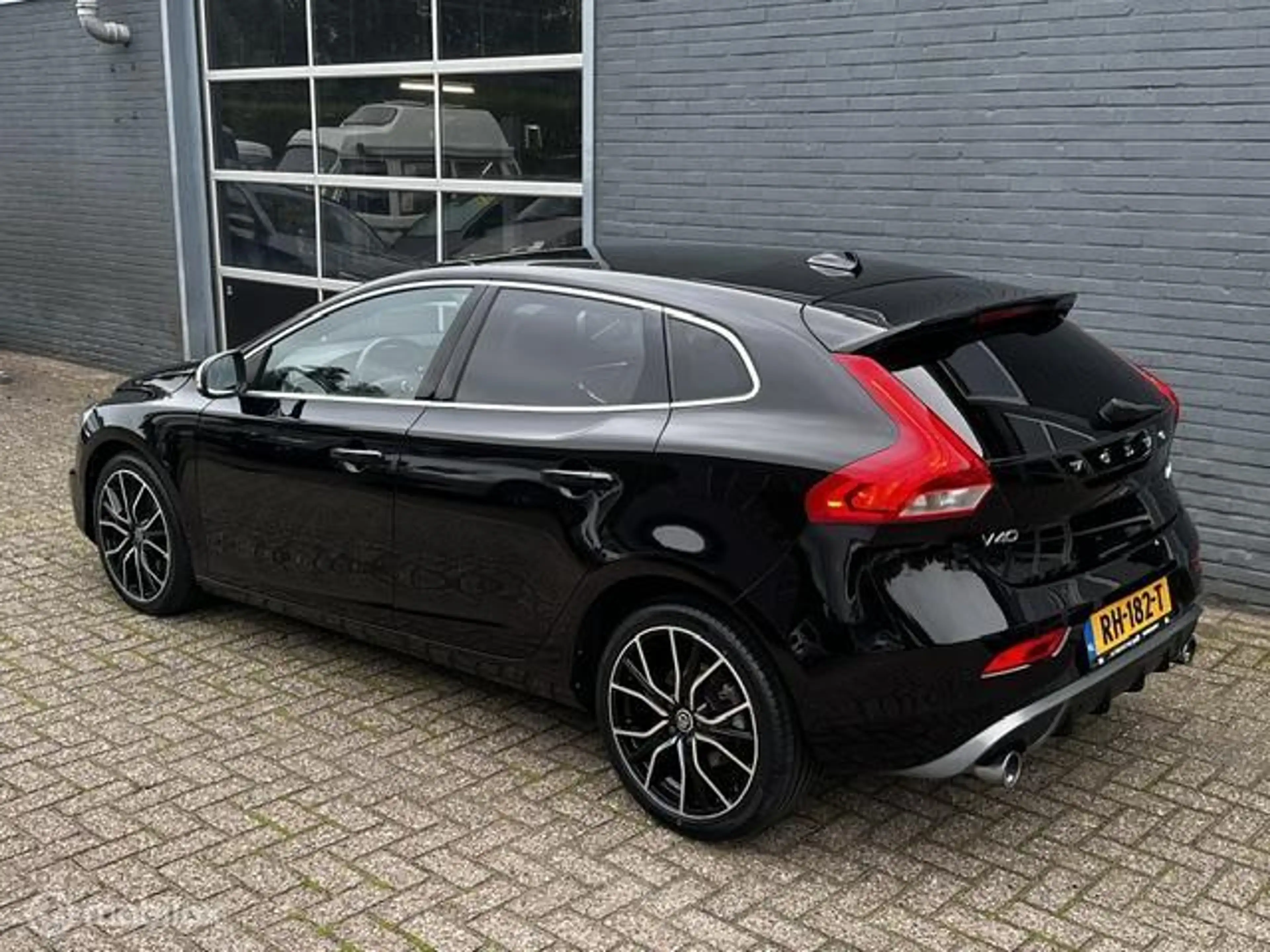 Volvo V40 2.0 T4 R-Design / Panoramadak / Vol leder — photo 3
