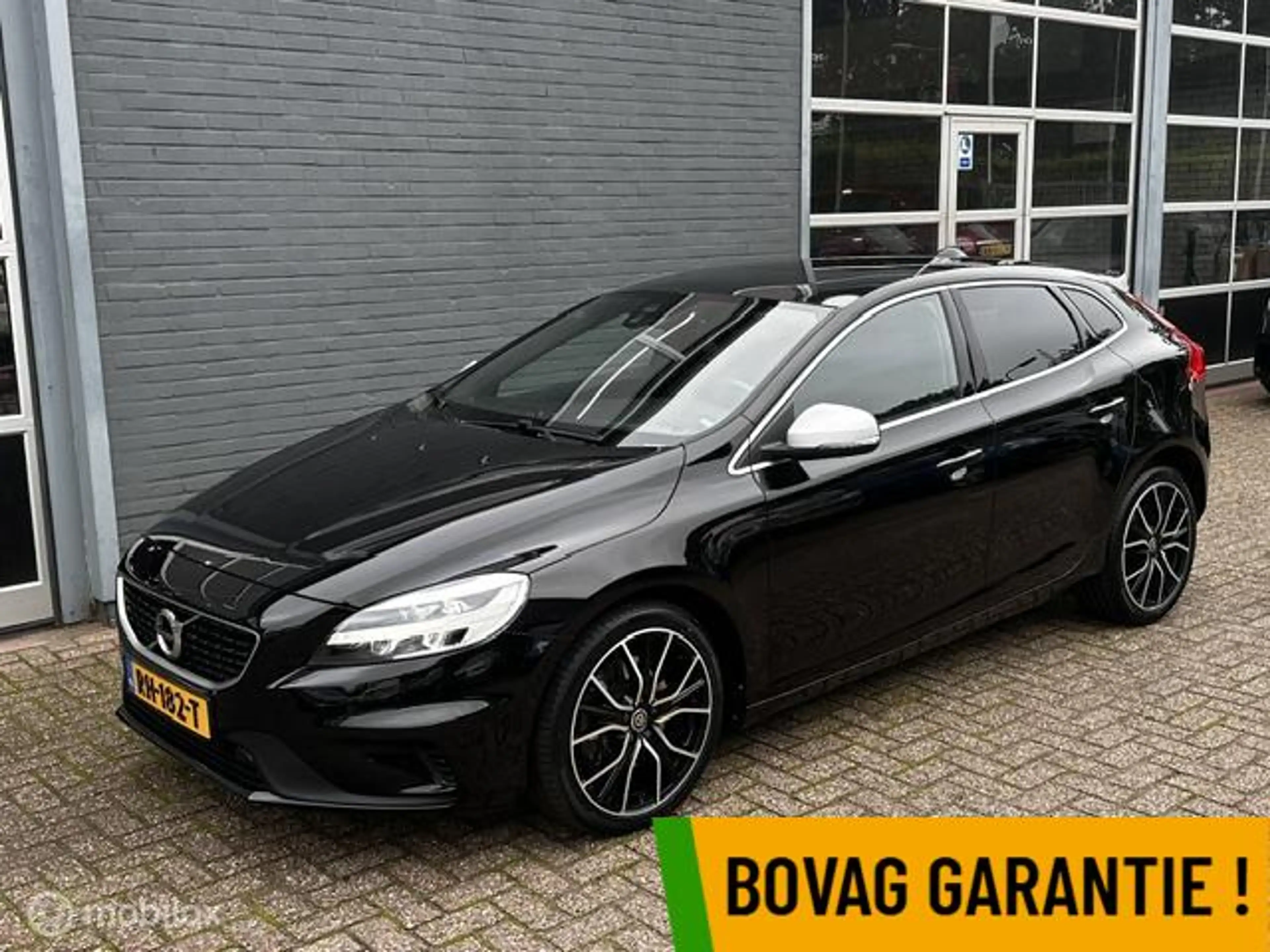 Volvo V40 2.0 T4 R-Design / Panoramadak / Vol leder