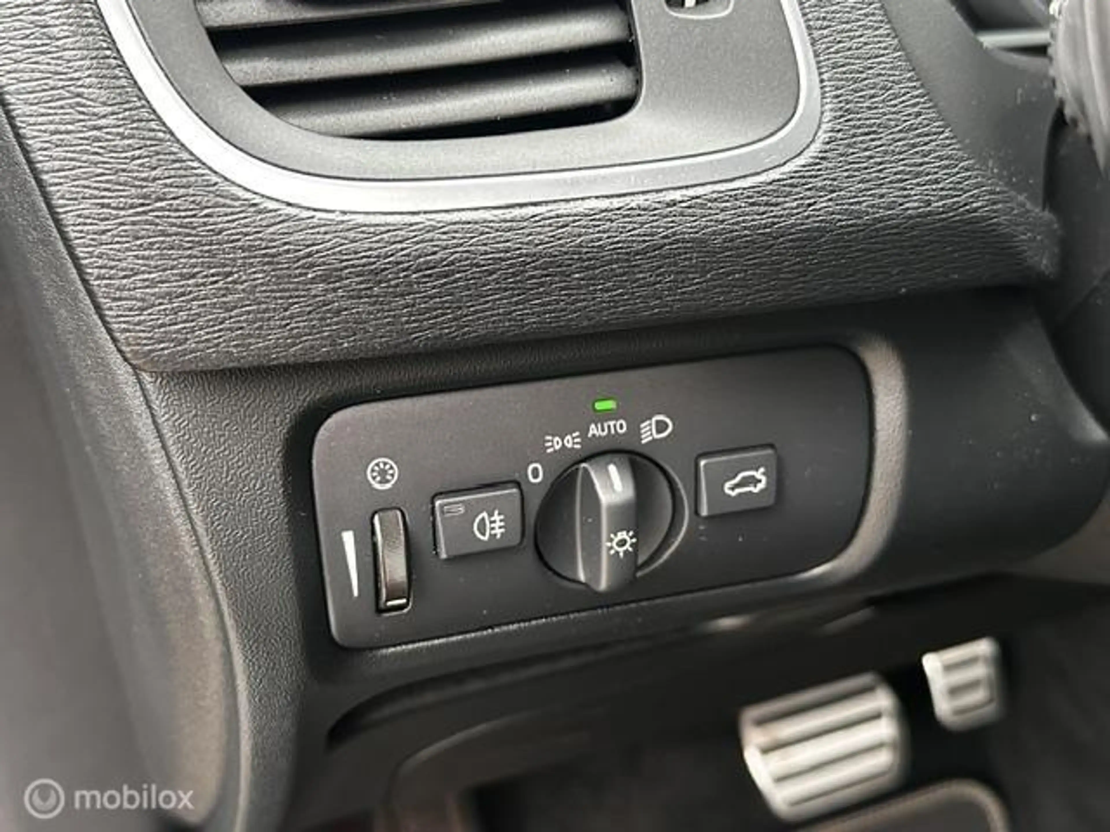 Volvo V40 2.0 T4 R-Design / Panoramadak / Vol leder — photo 13