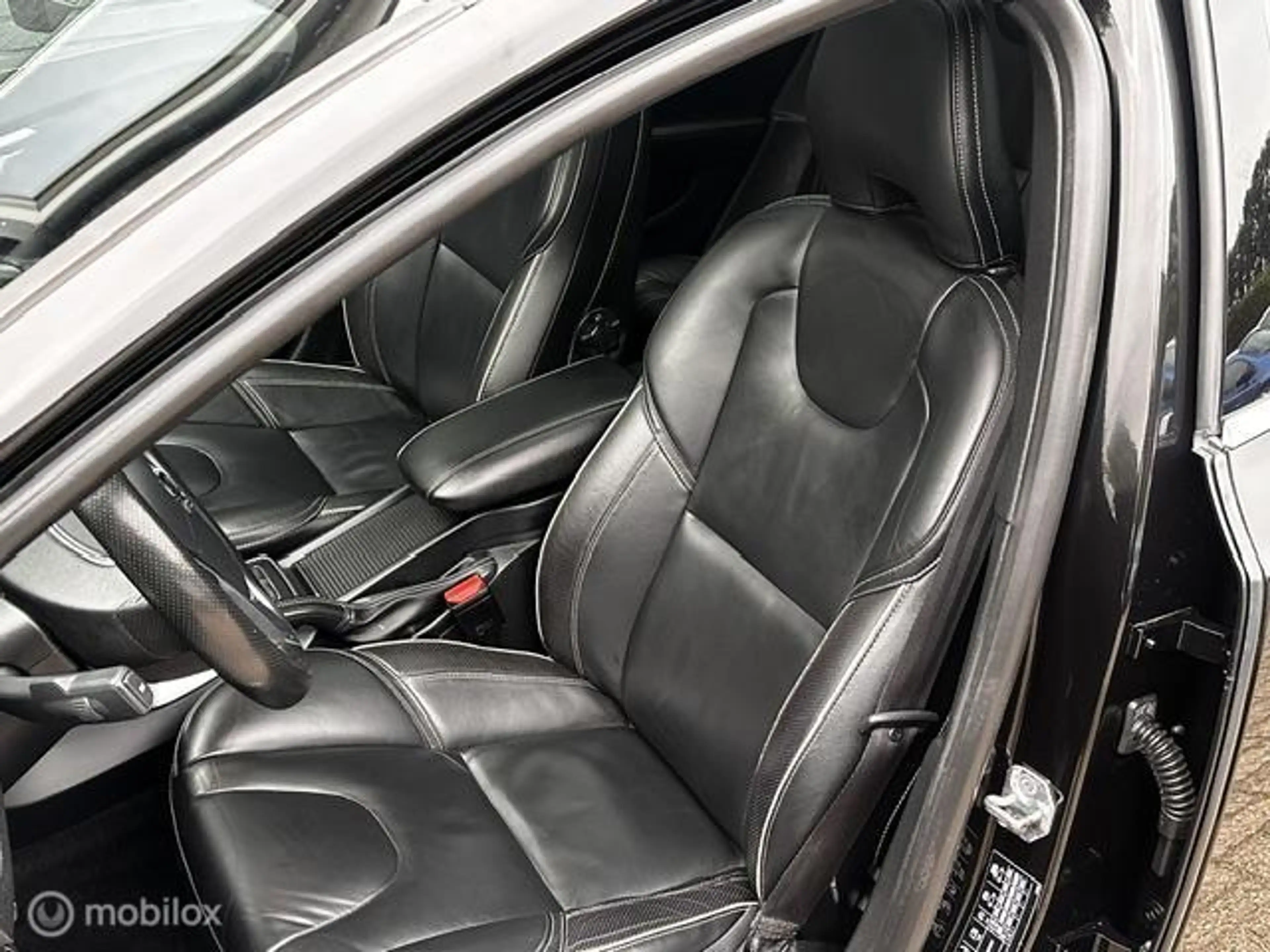 Volvo V40 2.0 T4 R-Design / Panoramadak / Vol leder — photo 6