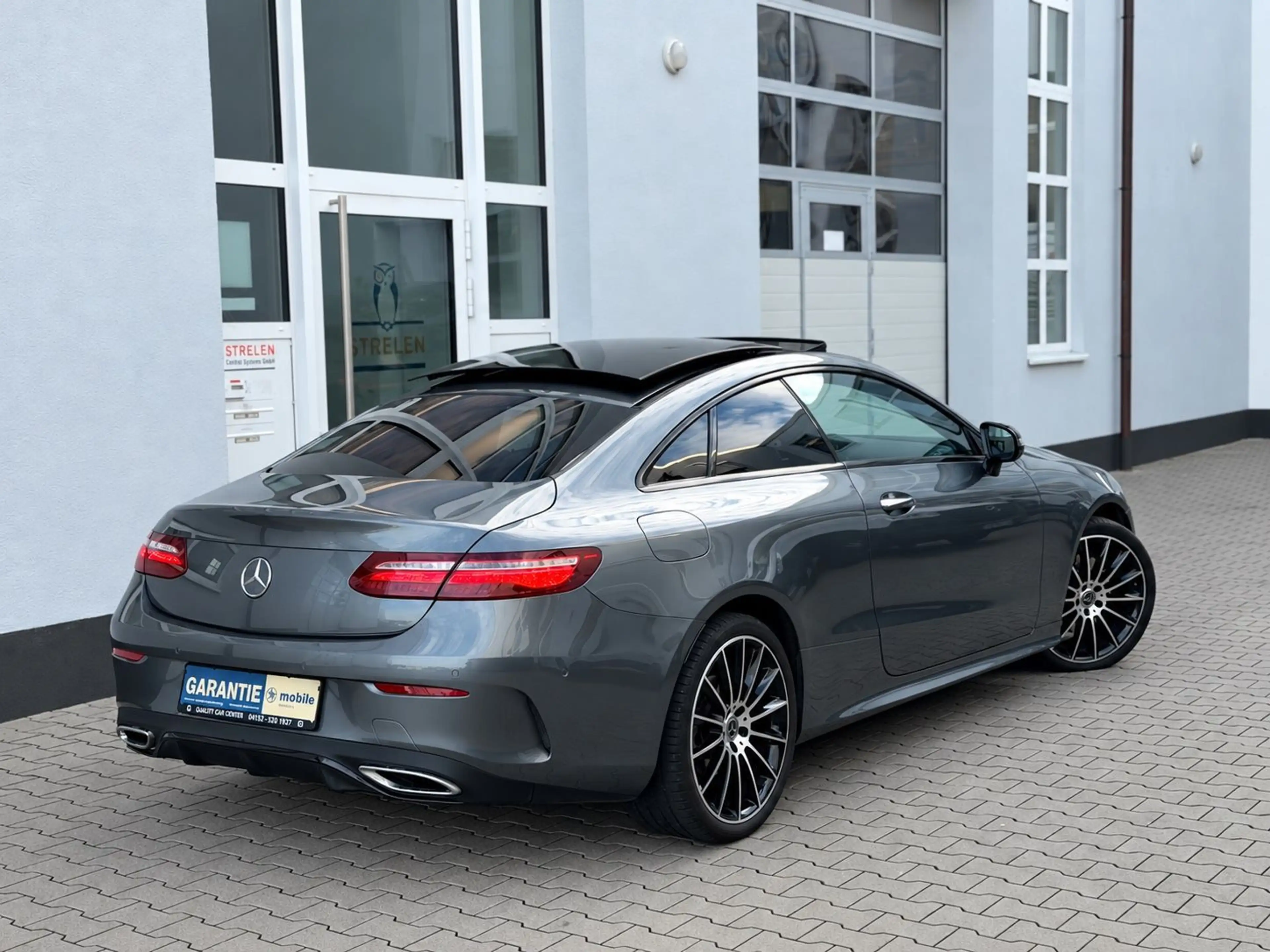 Mercedes-Benz E 220 Coupe 9G AMG NIGHT*PANO*SPUR*MEMORY*KAMERA — photo 3