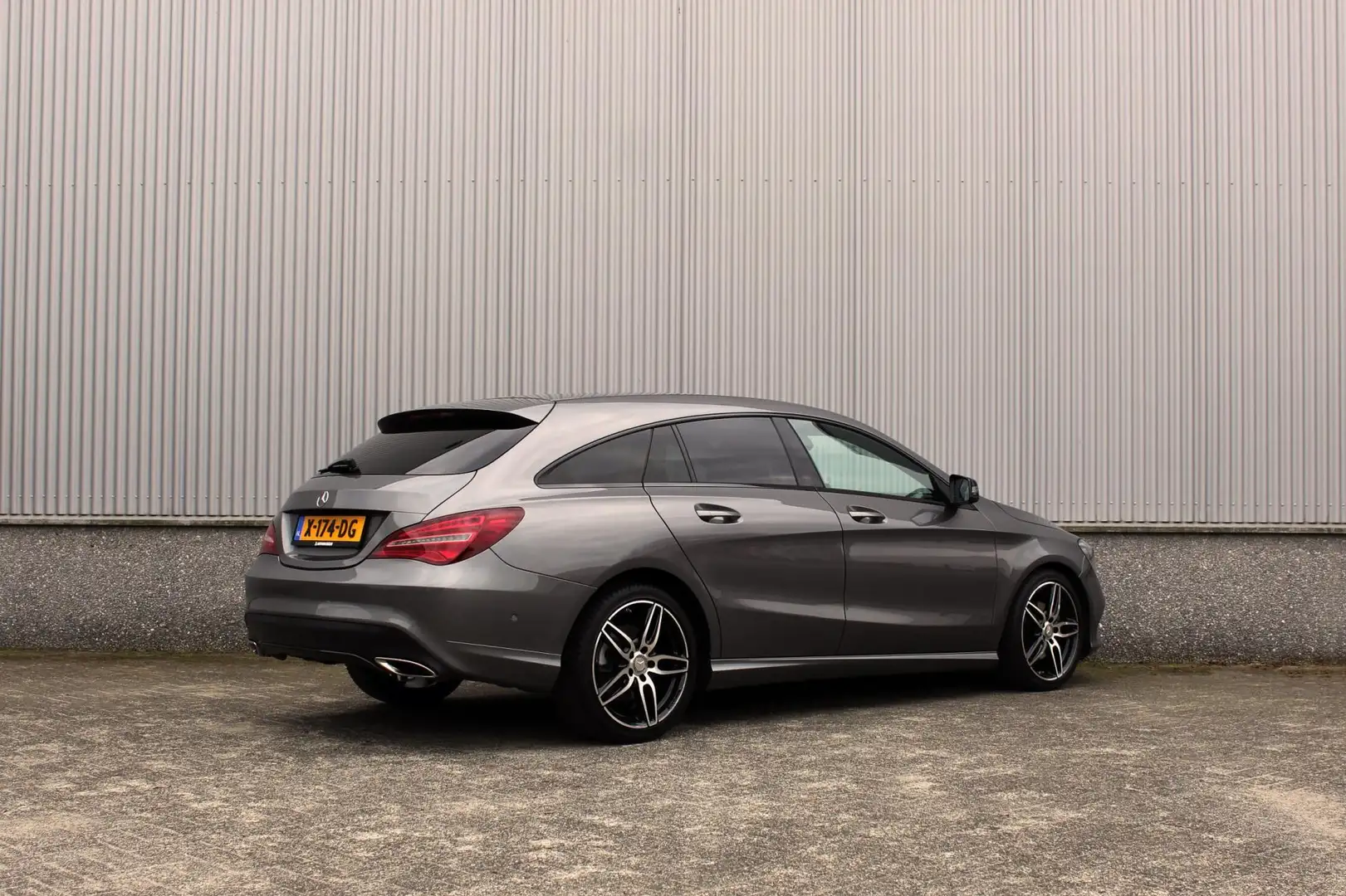 Mercedes-Benz CLA 200 Shooting Brake CLA Aut. Night Star Carplay, Camera Grau - 2