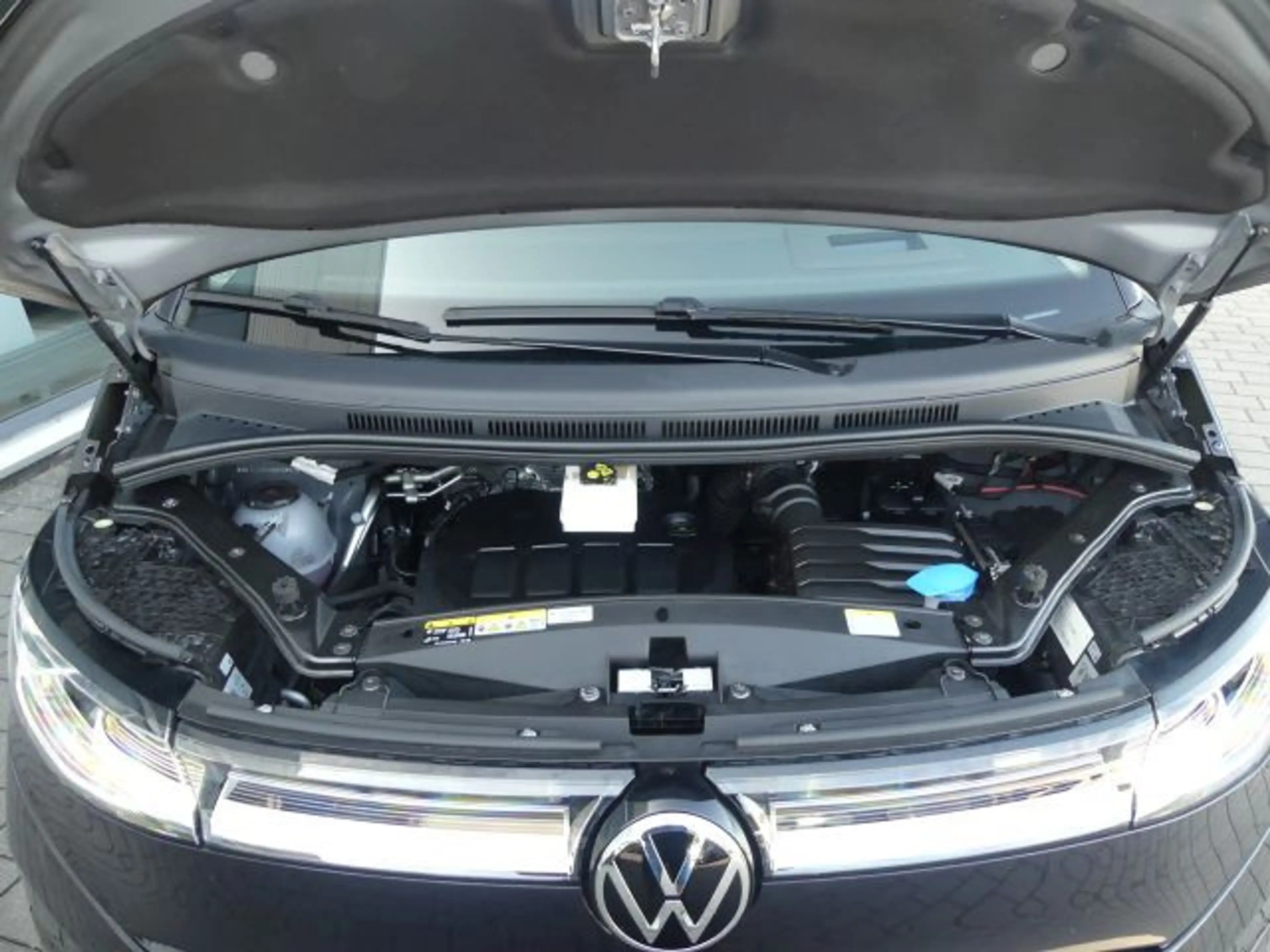 Volkswagen T7 Multivan Lg ACC°AHK°PanoStdhzg°HarmKard — photo 6