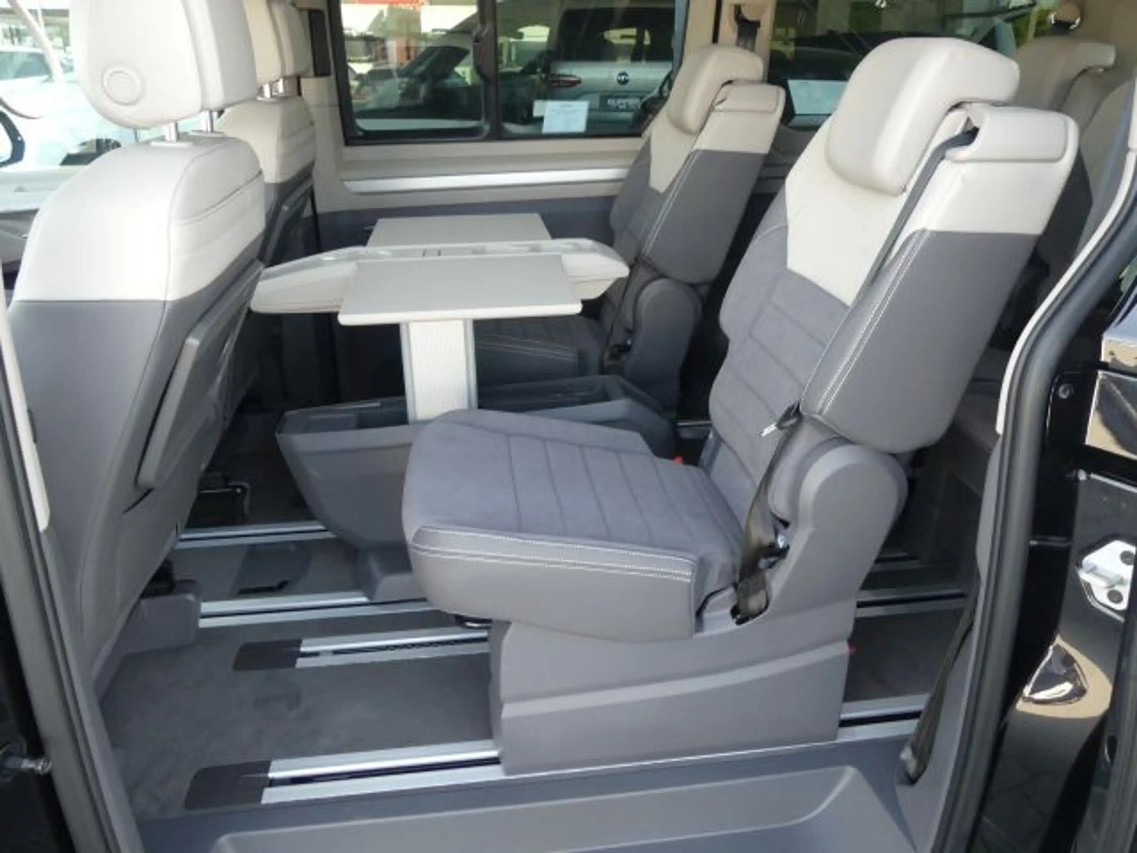 Volkswagen T7 Multivan Lg ACC°AHK°PanoStdhzg°HarmKard — photo 12