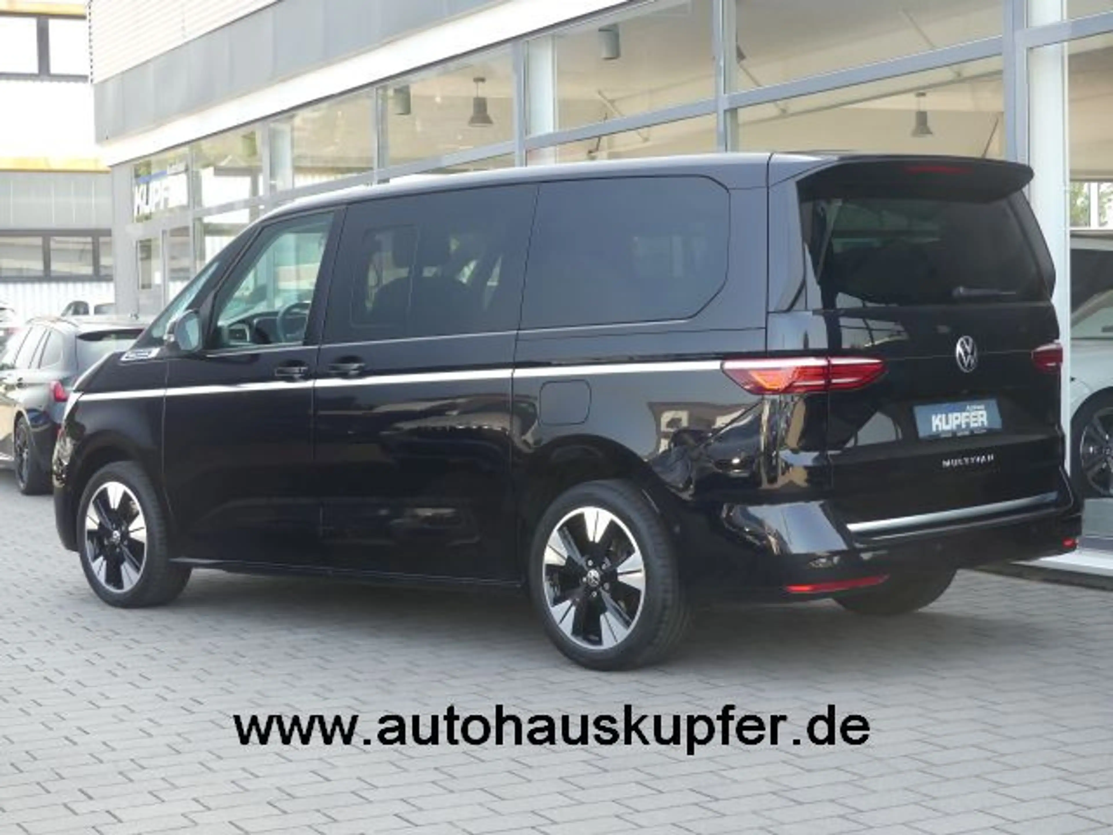 Volkswagen T7 Multivan Lg ACC°AHK°PanoStdhzg°HarmKard — photo 3