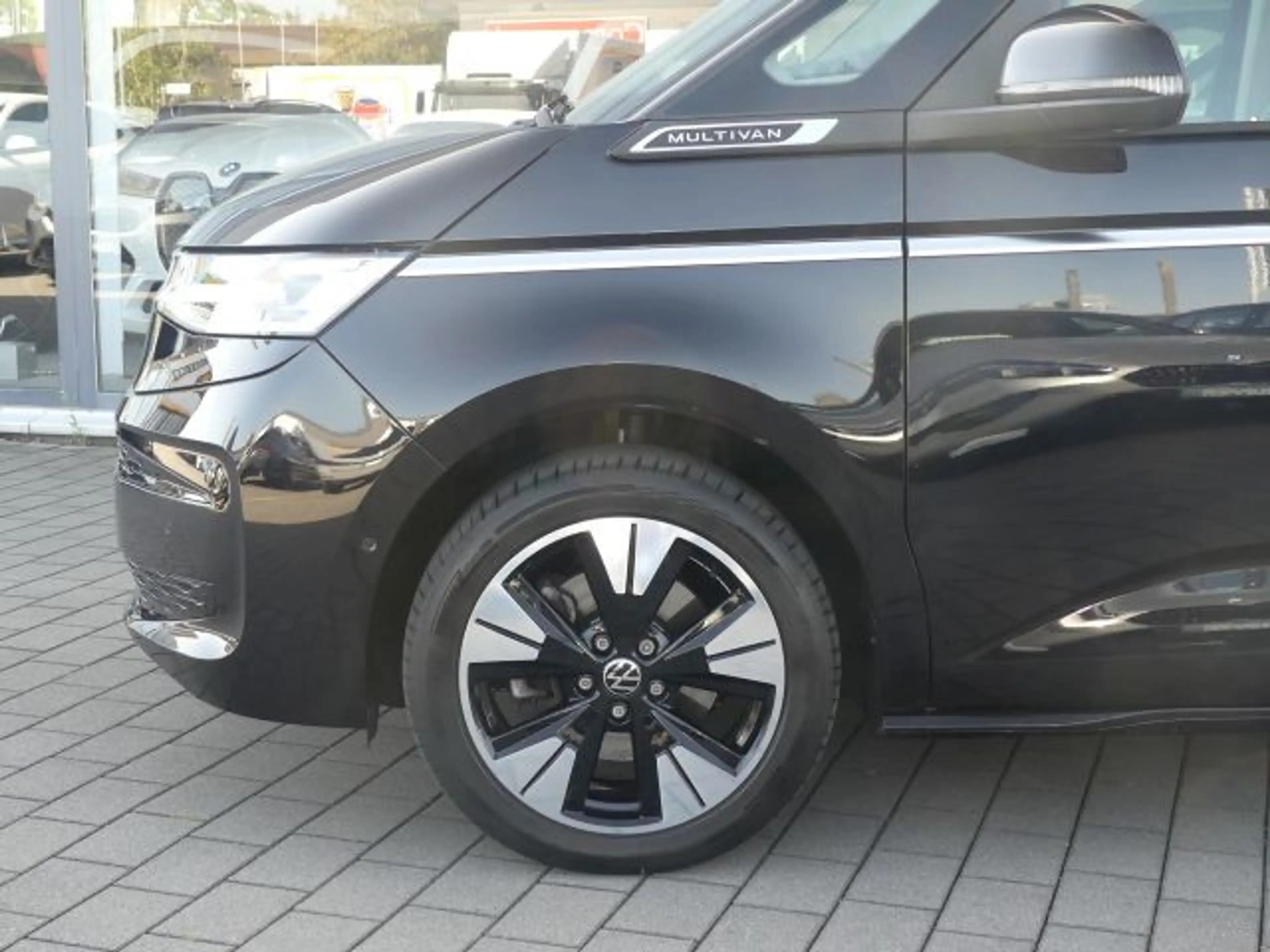 Volkswagen T7 Multivan Lg ACC°AHK°PanoStdhzg°HarmKard — photo 5