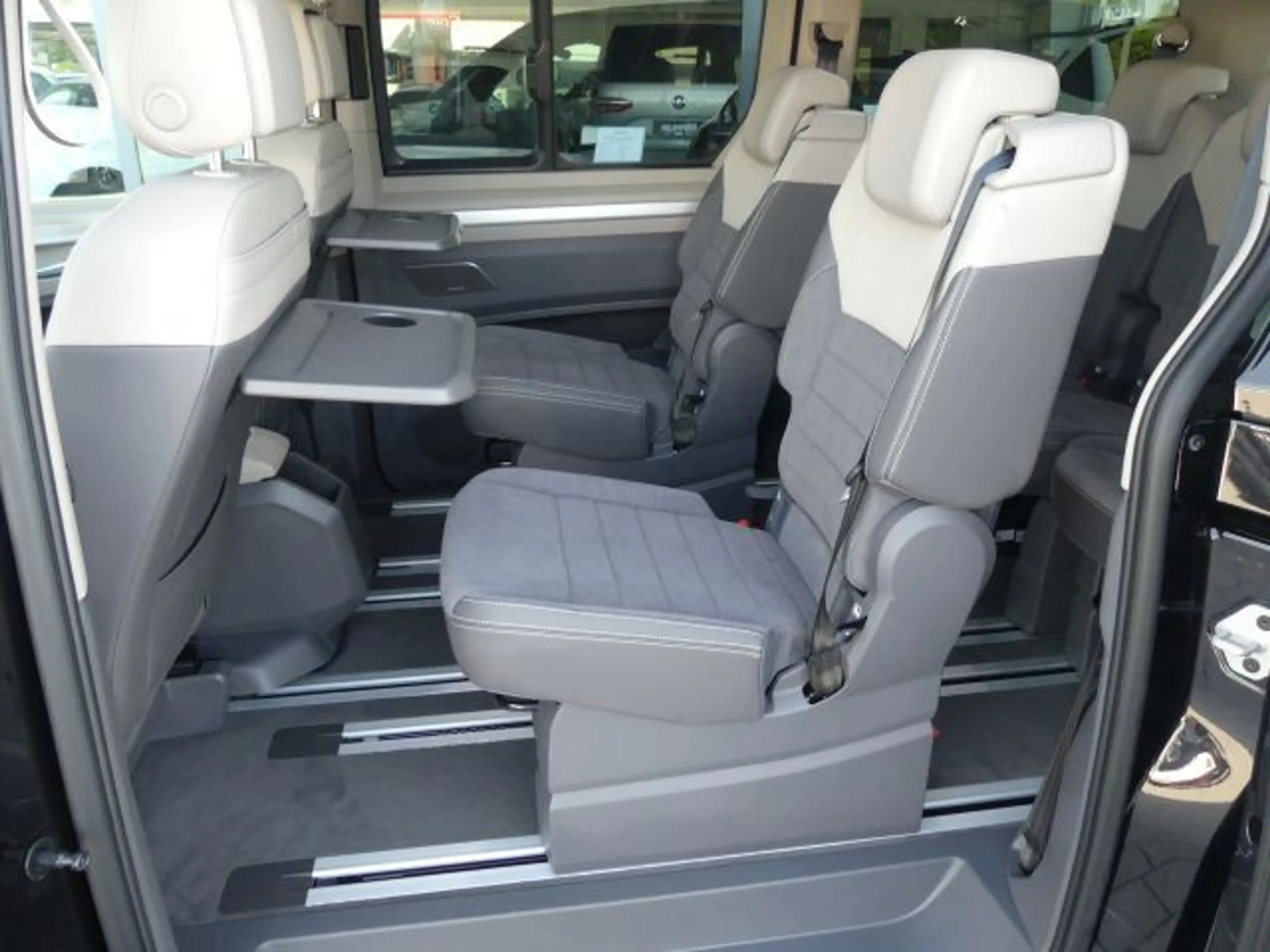 Volkswagen T7 Multivan Lg ACC°AHK°PanoStdhzg°HarmKard — photo 11