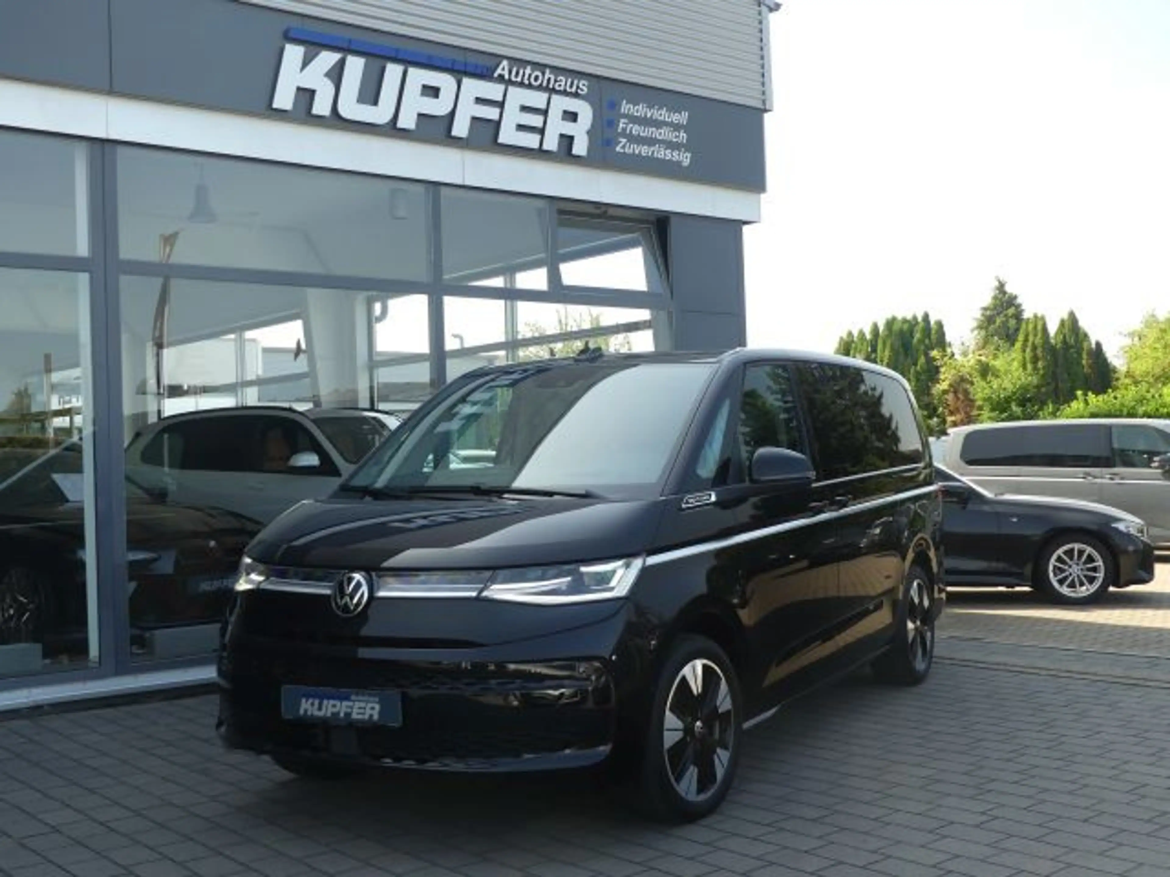 Volkswagen T7 Multivan Lg ACC°AHK°PanoStdhzg°HarmKard — photo 34