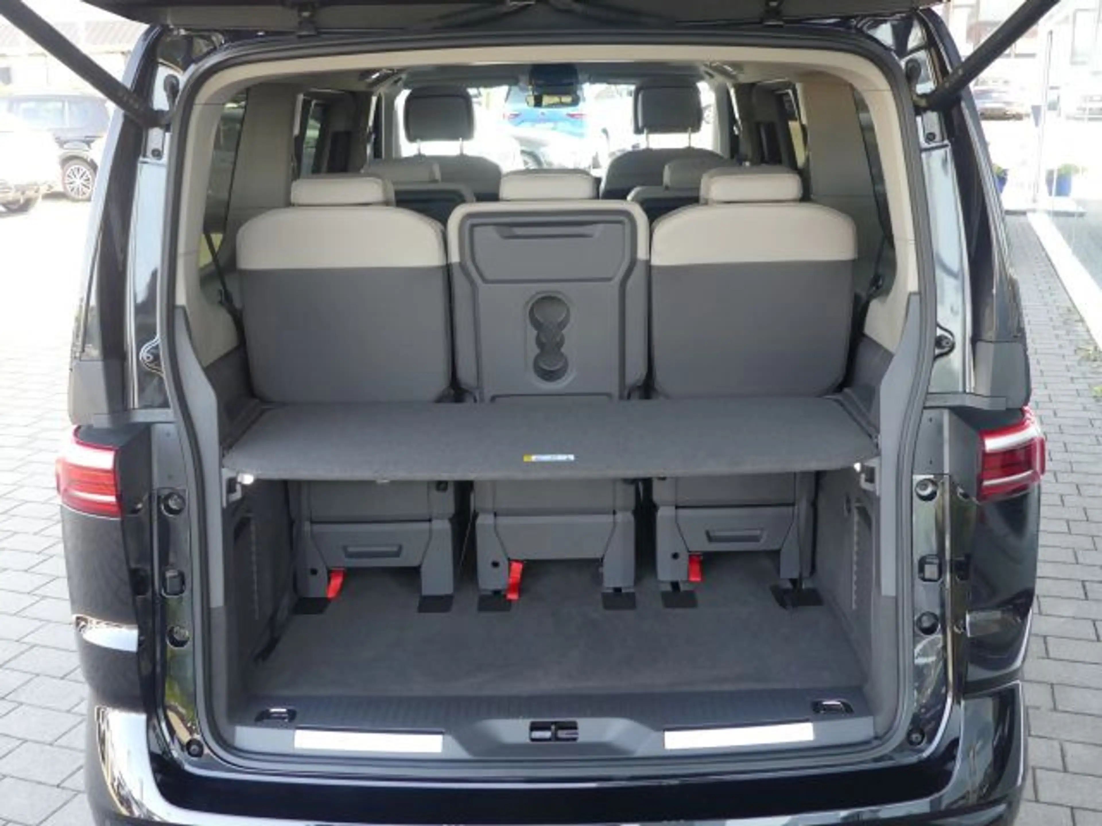 Volkswagen T7 Multivan Lg ACC°AHK°PanoStdhzg°HarmKard — photo 7