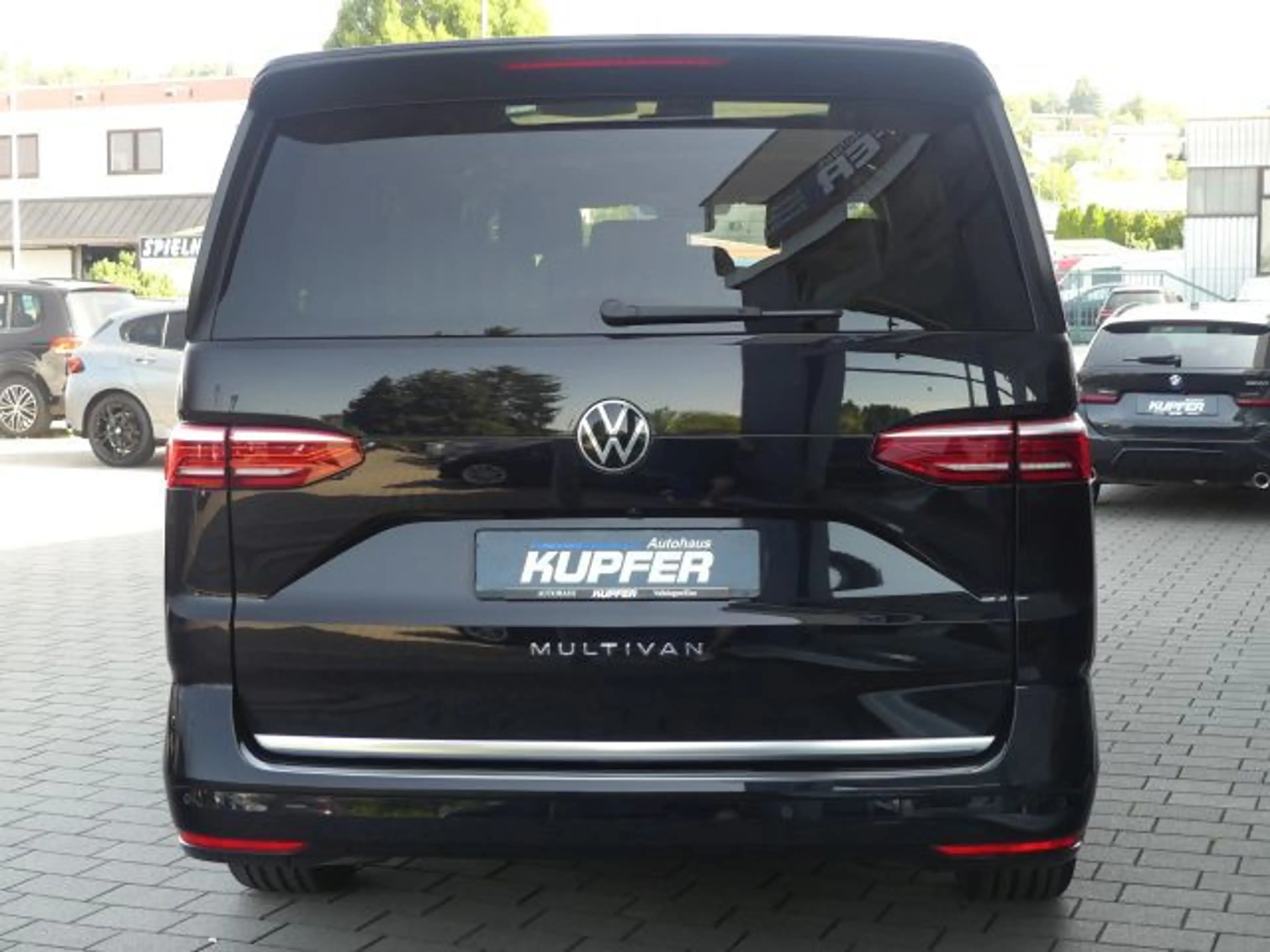 Volkswagen T7 Multivan Lg ACC°AHK°PanoStdhzg°HarmKard — photo 4
