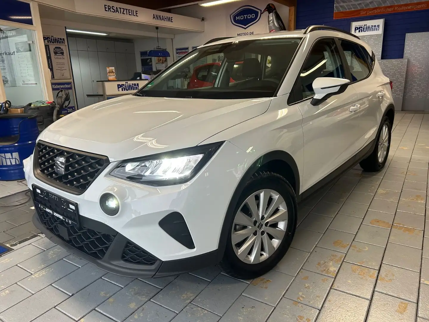 SEAT Arona Reference 1.0TSI opf LED/PARK/WINTERPAKET Weiß - 1