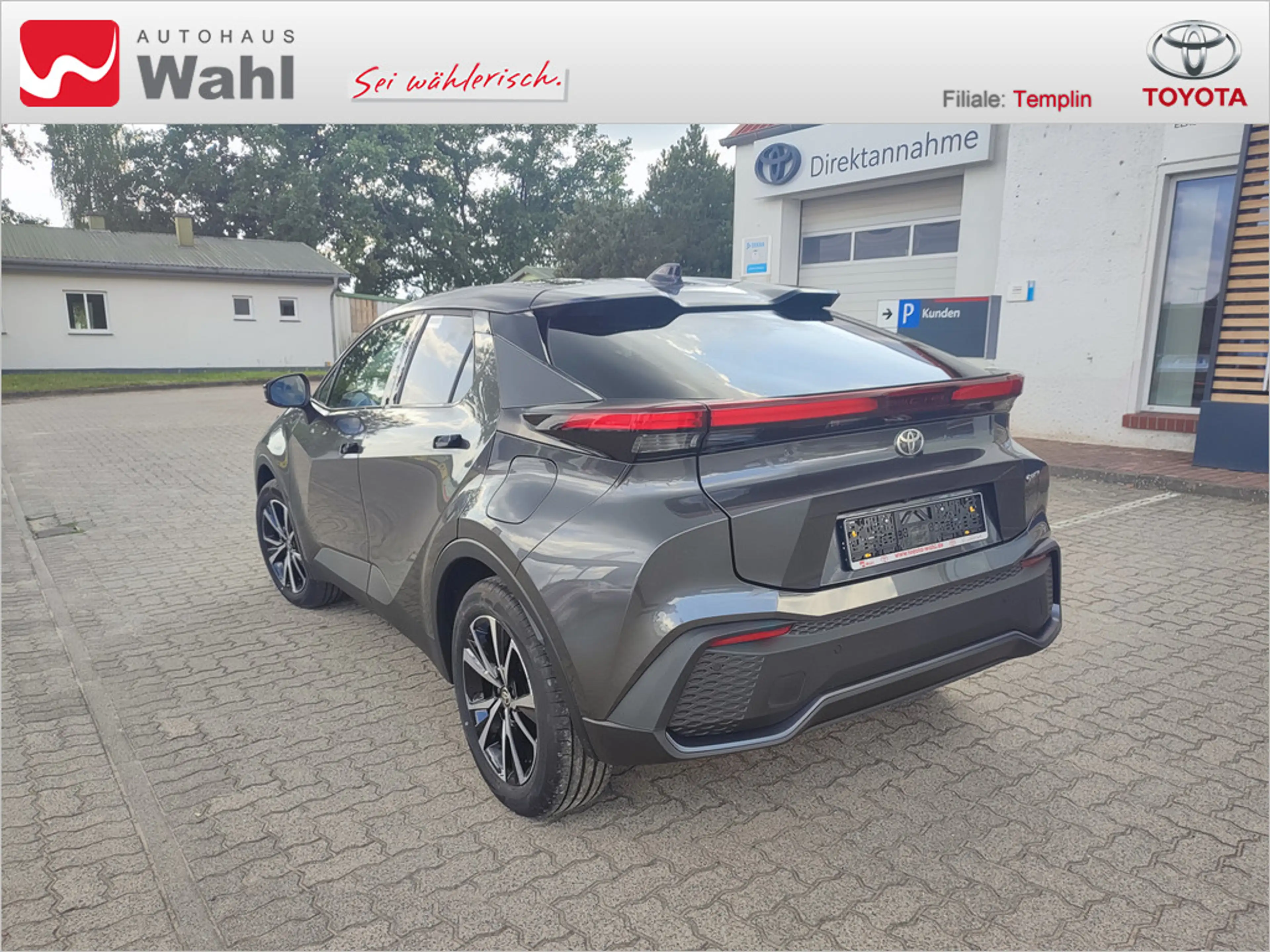 Toyota C-HR 2.0 Plug-In Hybrid FWD Teamplayer LED — photo 2