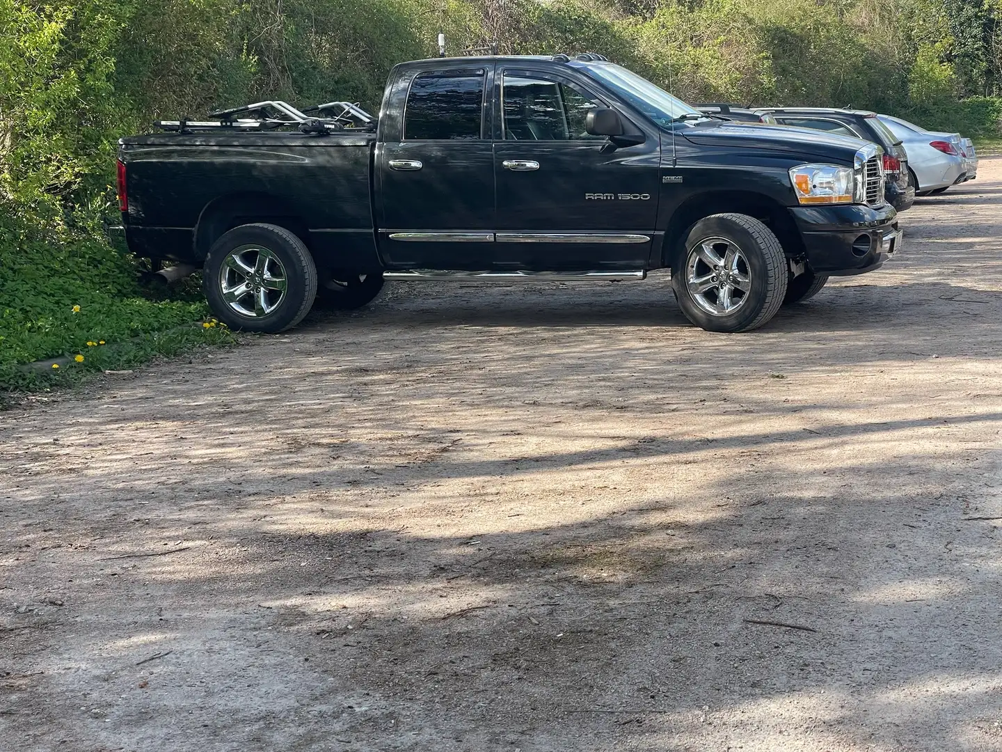 Dodge RAM Laramie 4x4 Schwarz - 2