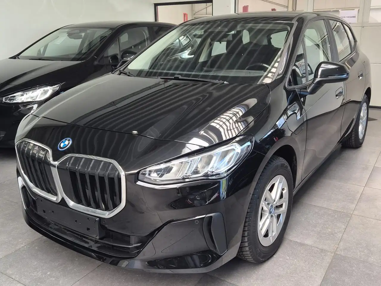 BMW 225