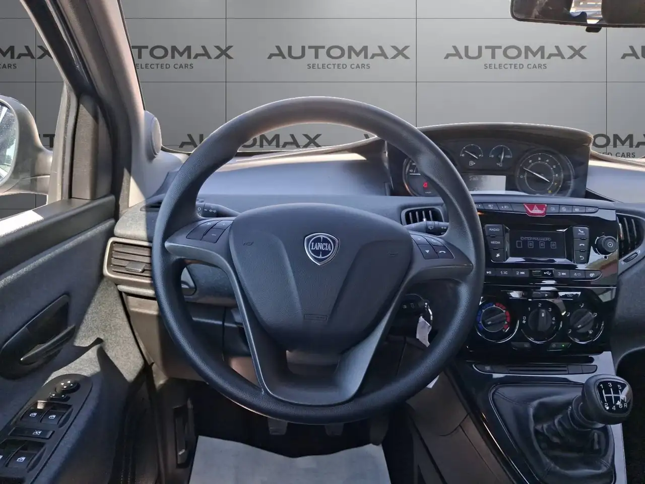 Lancia Ypsilon 2023 — фото 13