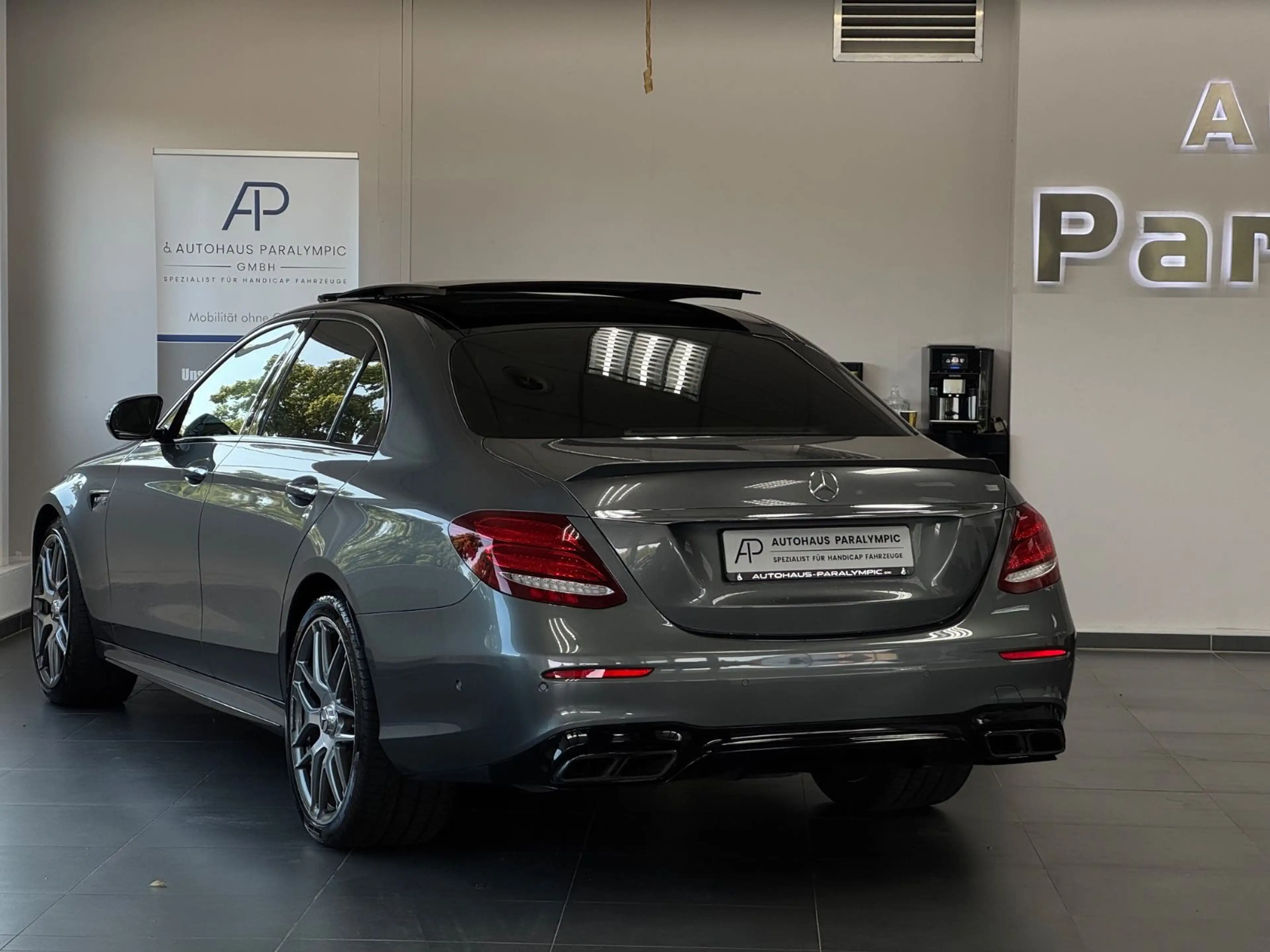 Mercedes-Benz E 63 AMG E 63 S AMG 4Matic+ PANO BURM HUD NIGHT 360* — photo 4