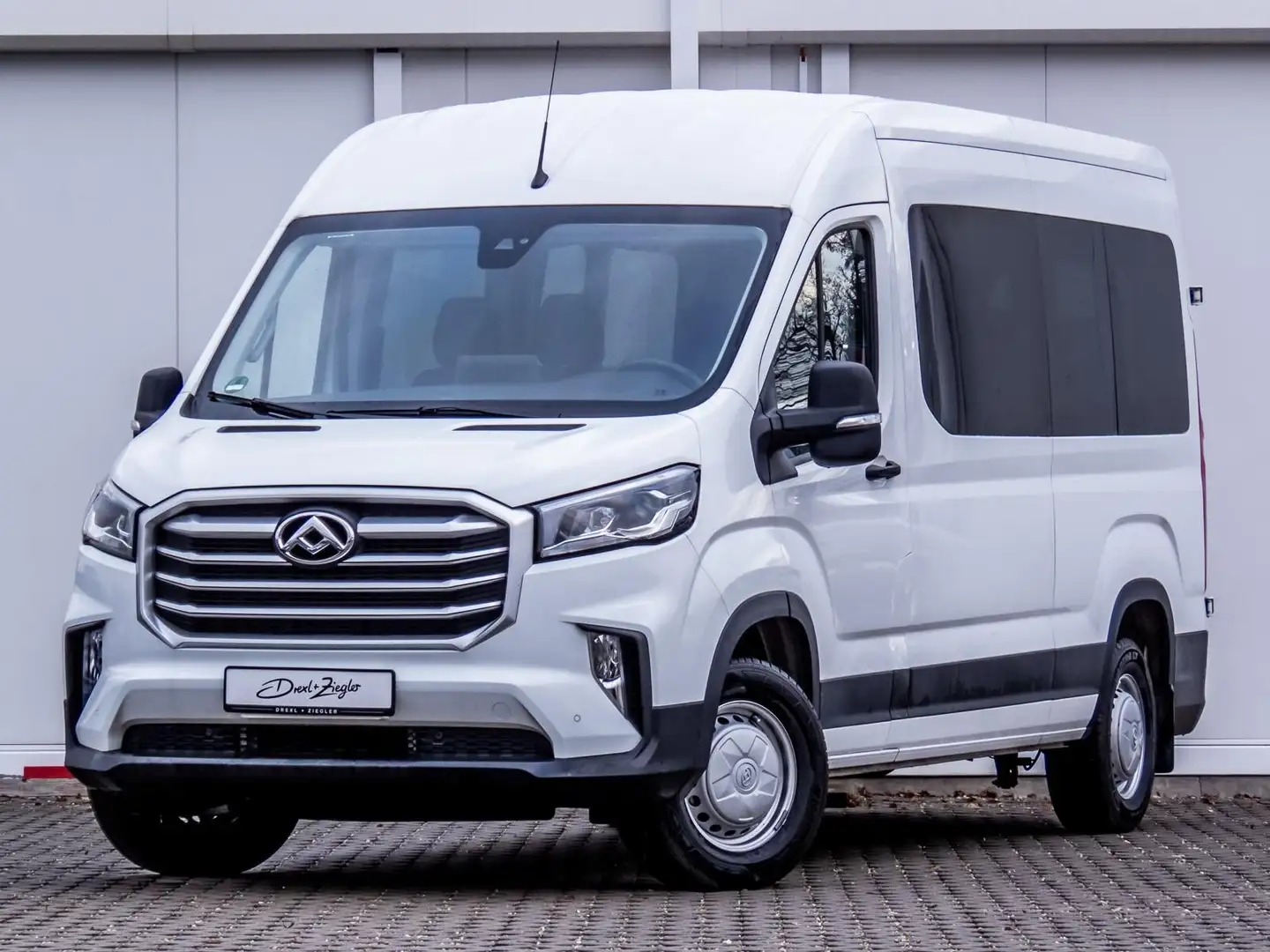 Maxus Deliver 9 L3H2 Diesel 9-Sitzer Weiß - 1