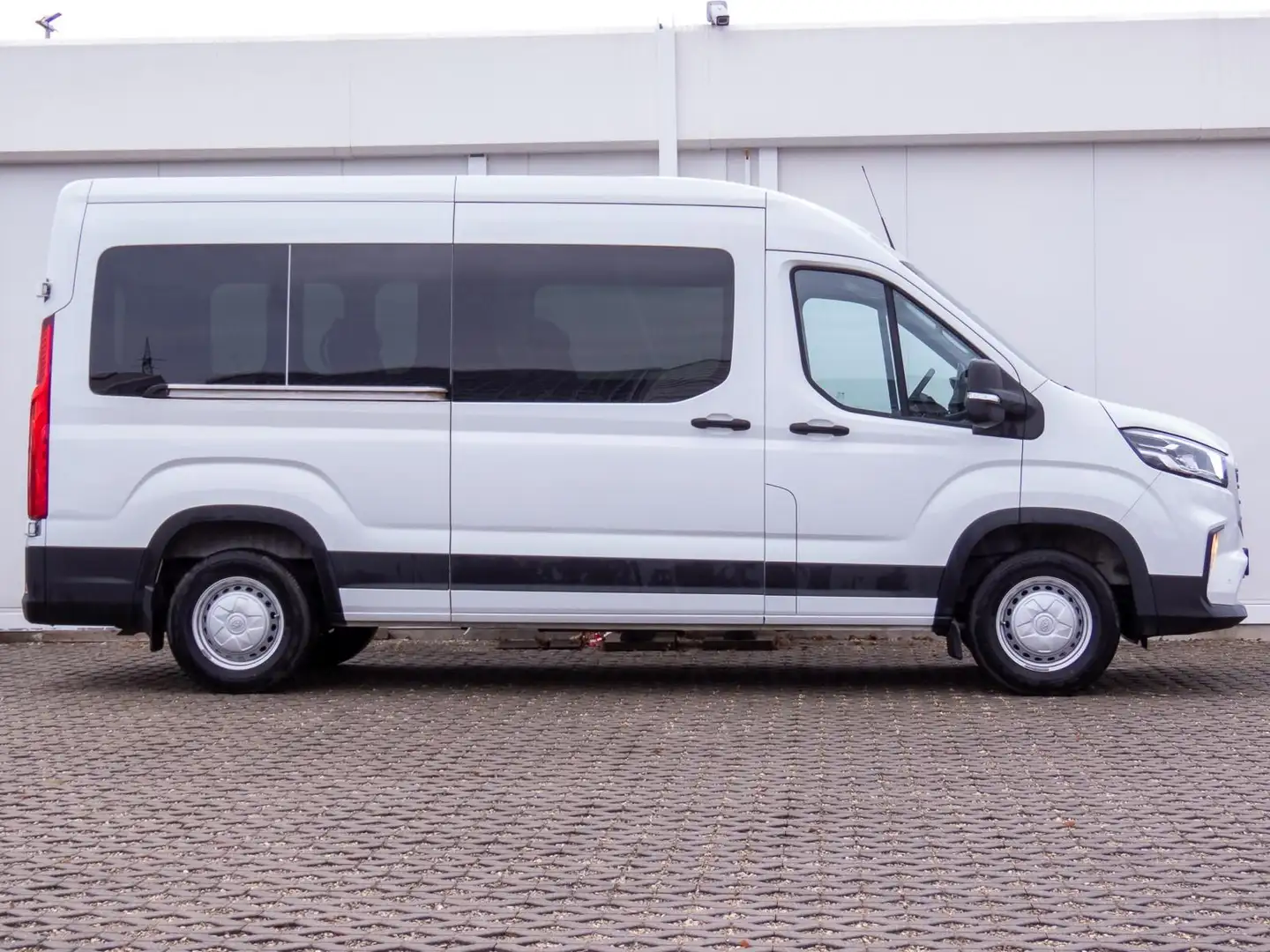 Maxus Deliver 9 L3H2 Diesel 9-Sitzer Weiß - 2