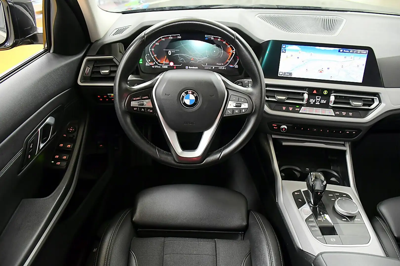 BMW 320 d Touring 48 V Mild-Hybrid-Technologie Aut. Schwarz - 2