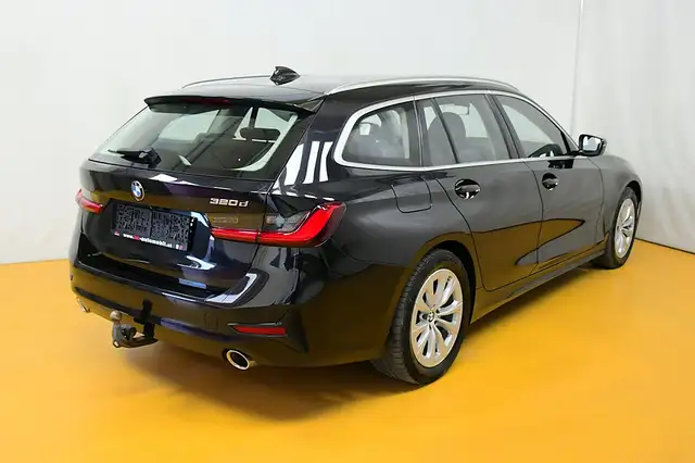 BMW 3 Series view 3