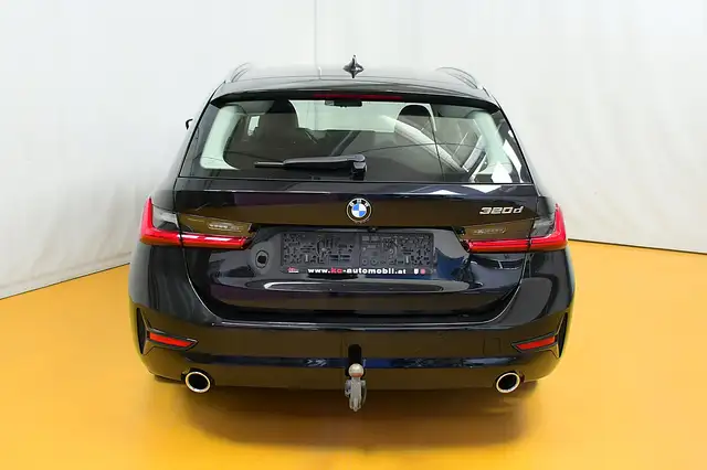 BMW 3 Series view 22