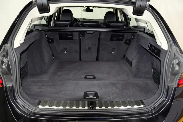 BMW 3 Series view 23