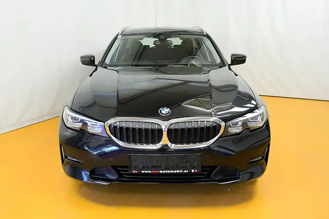 BMW 3 Series view 8