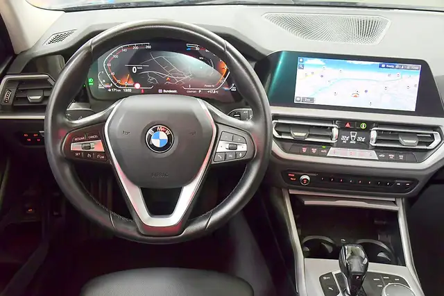 BMW 3 Series view 19