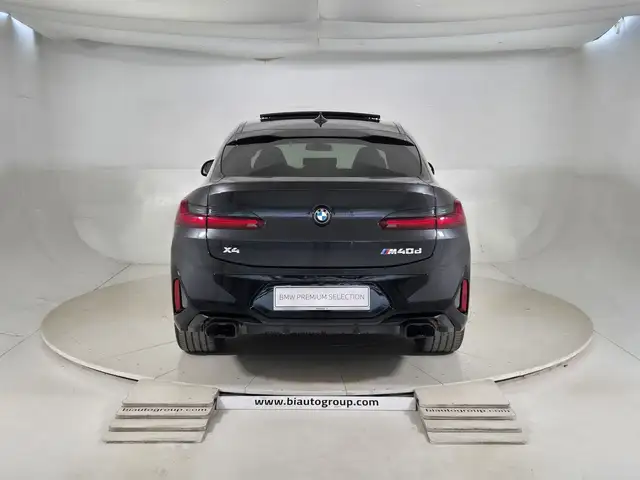 BMW X4 view 4