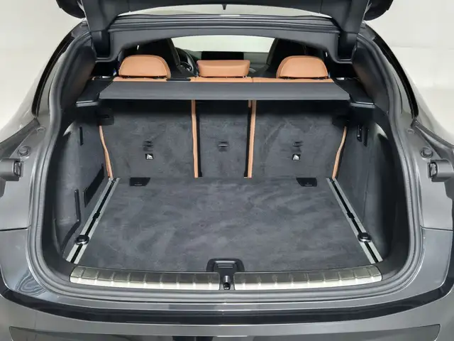 BMW X4 view 13