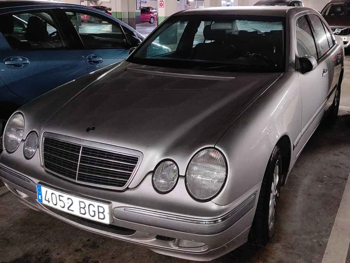 Mercedes-Benz E 200 K Elegance Gümüş rengi - 1