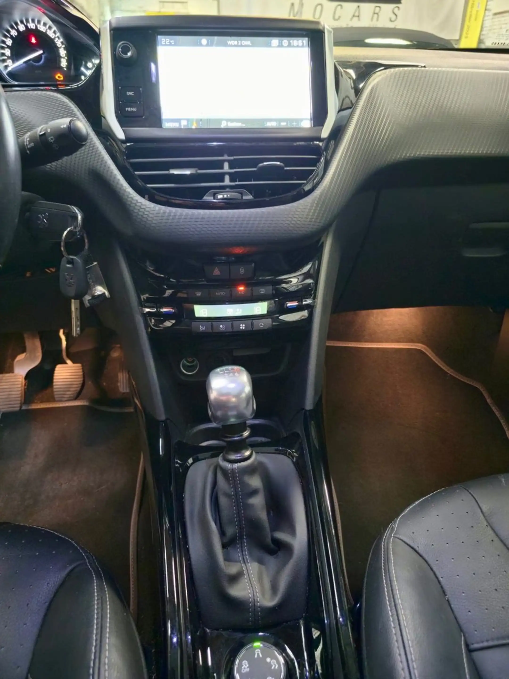 Peugeot 2008 Allure *Panorama*Navi*Top* — photo 11