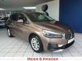 BMW 220 i Active Tourer Luxury Line Aut/Leder/HuD Beige - thumbnail 1
