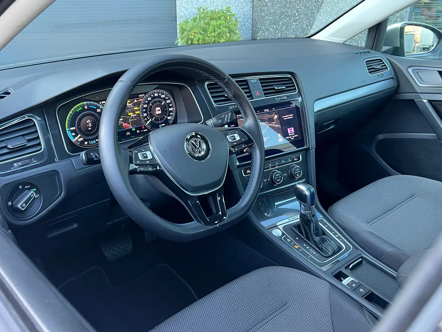 Volkswagen e-Golf E-Edition Warmtepomp Adapt/Lane Virtual Dash Grijs - 2
