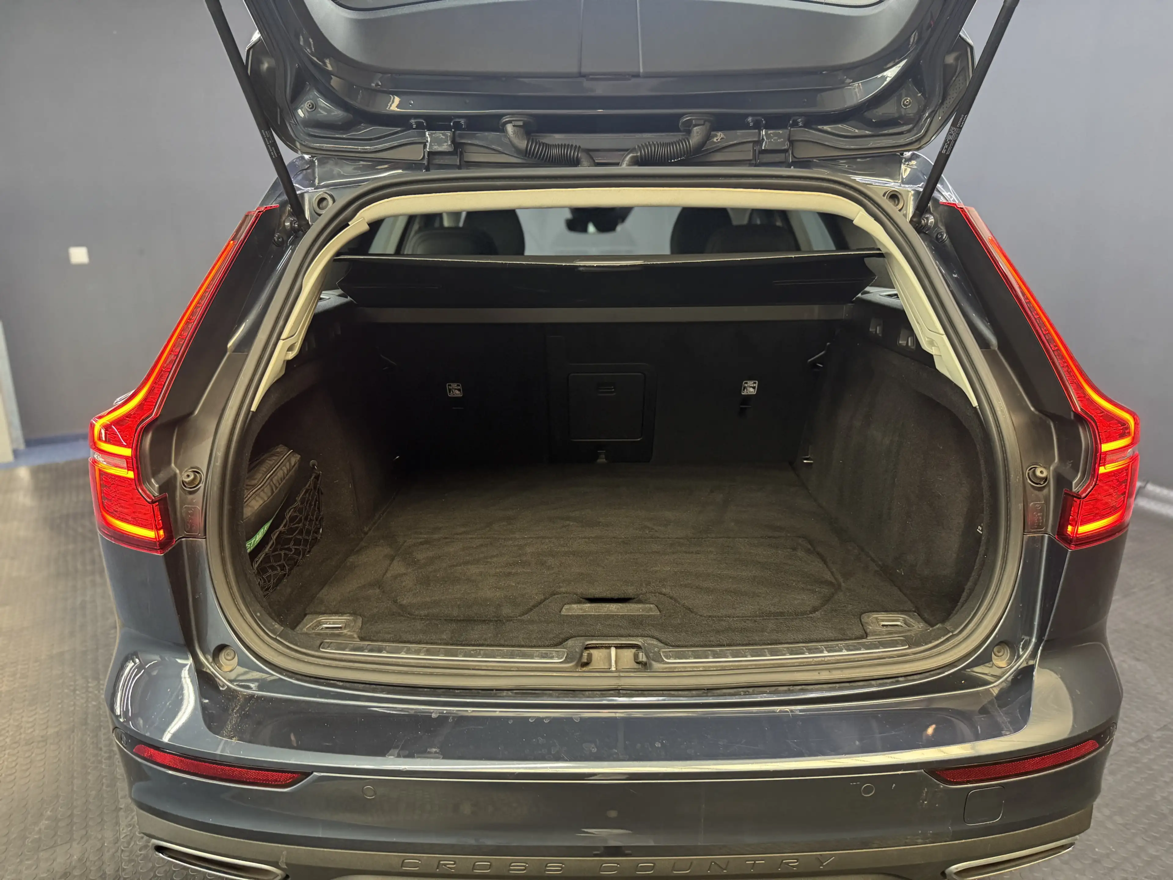 Volvo V60 Cross Country B4 AWD|3J.GARANTIE|AHK|PANO| — photo 20