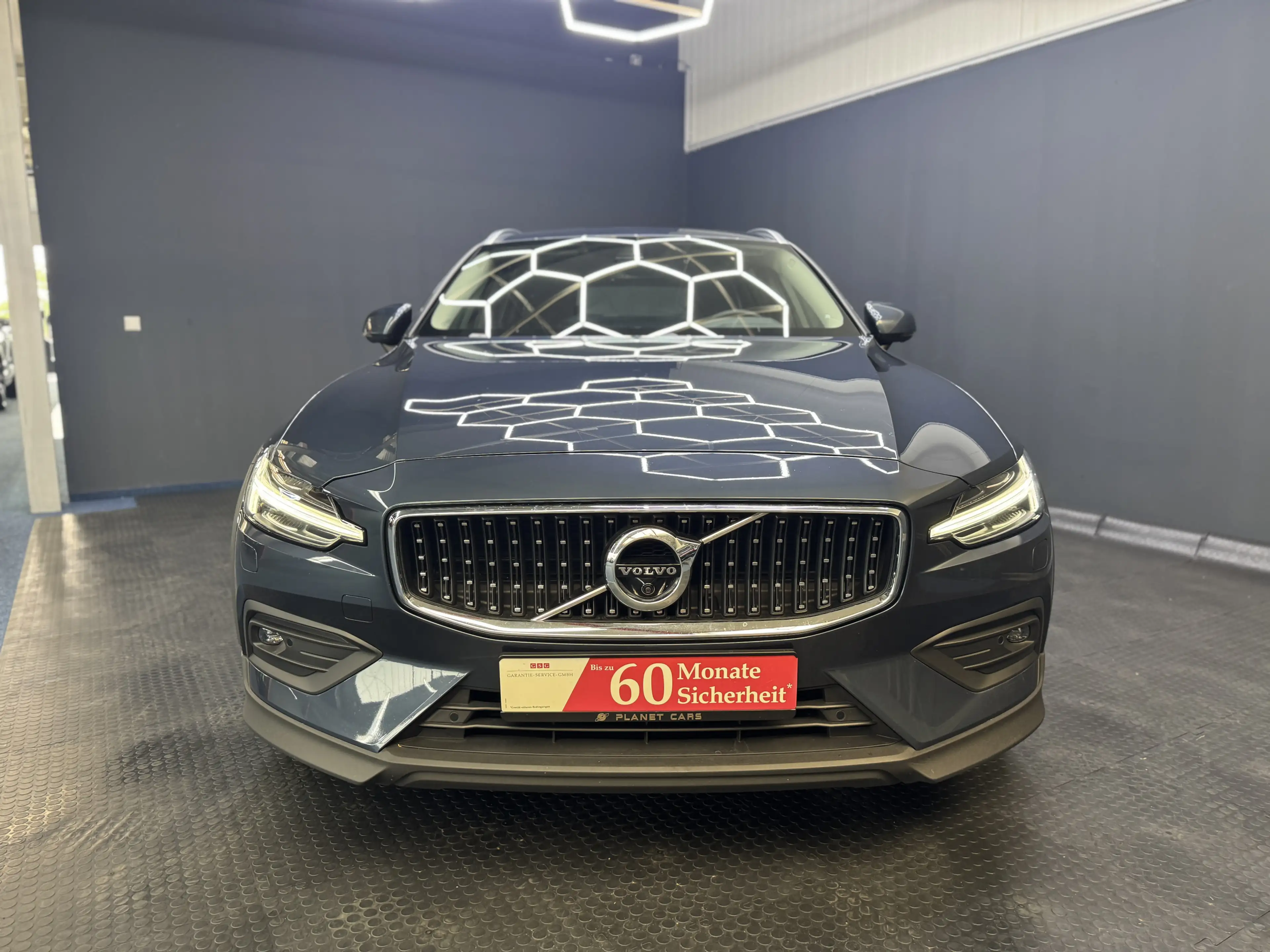 Volvo V60 Cross Country B4 AWD|3J.GARANTIE|AHK|PANO| — photo 3