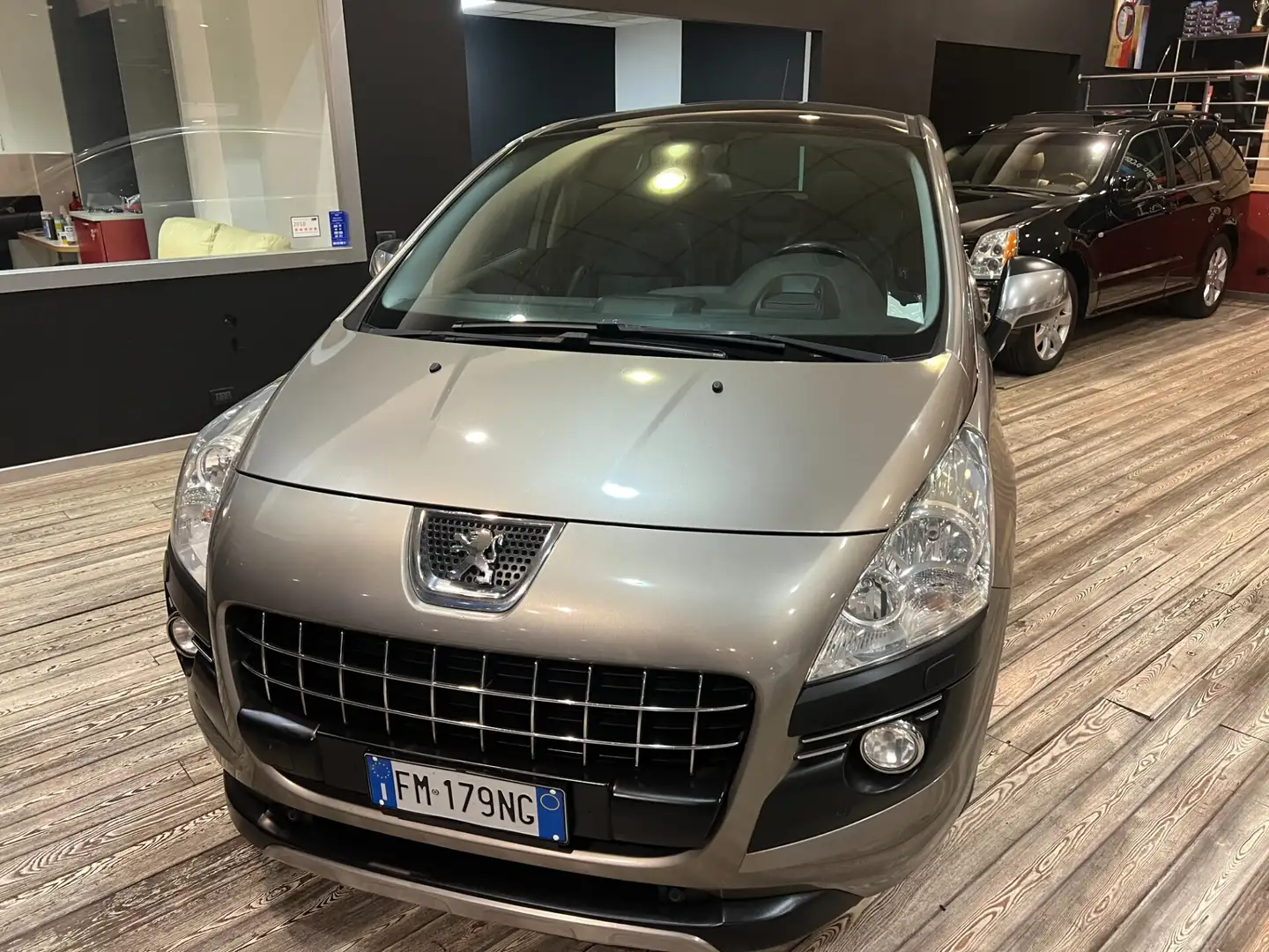 Peugeot 3008 1.6 HDi/TETTO+PELLE/UNIPROP Braun - 2