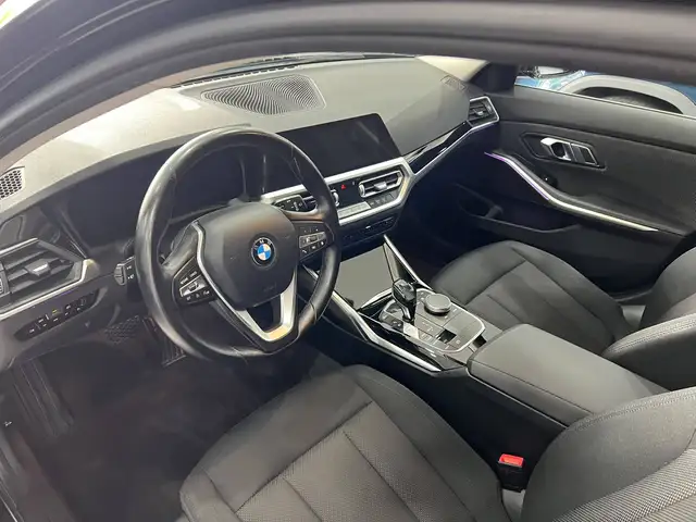 BMW 3 Series view 11