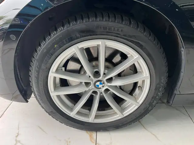 BMW 3 Series view 9